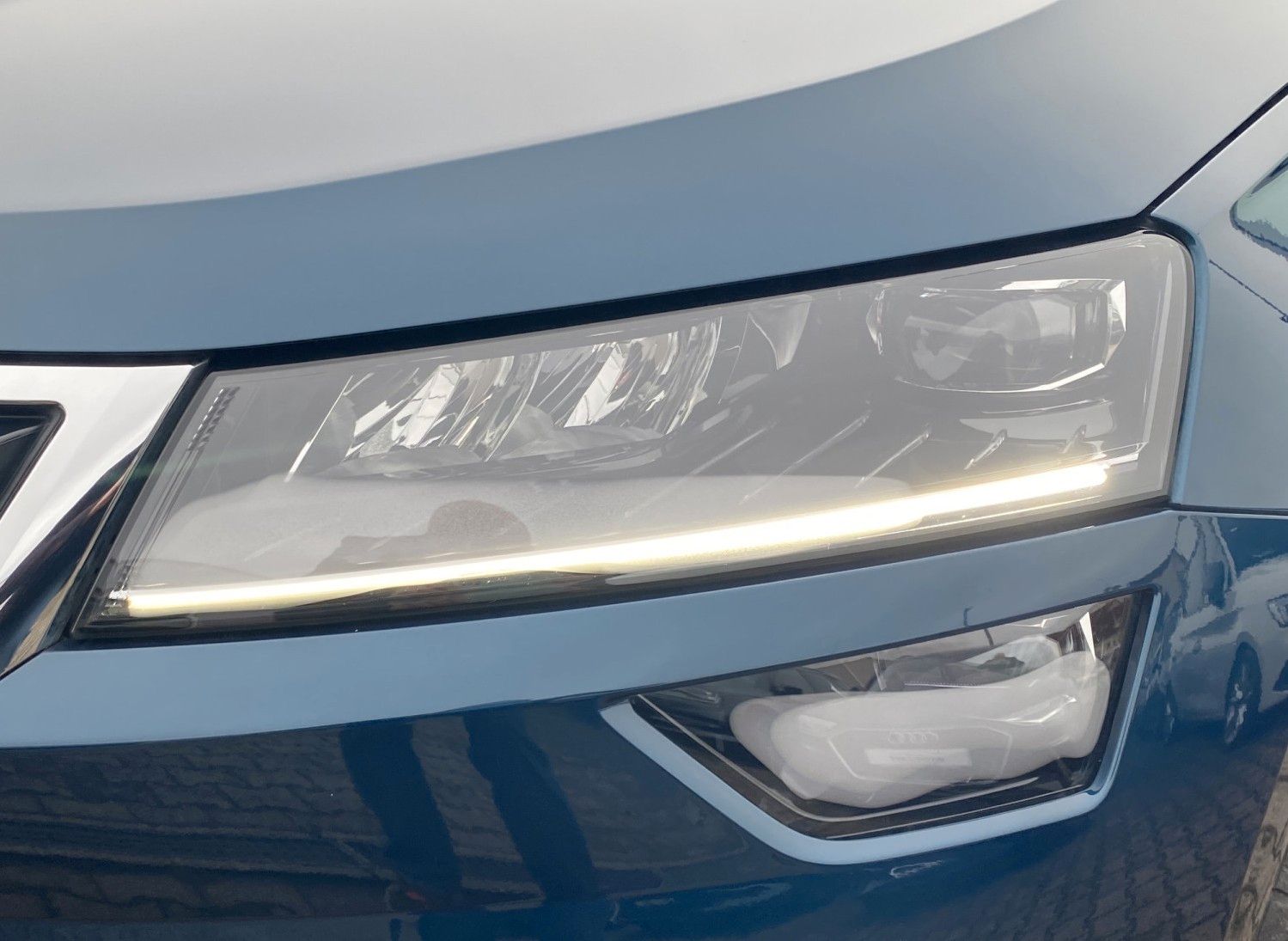 Fahrzeugabbildung SKODA Karoq 1.5 TSI ACT DSG Clever *Kamera*LED*AHK*