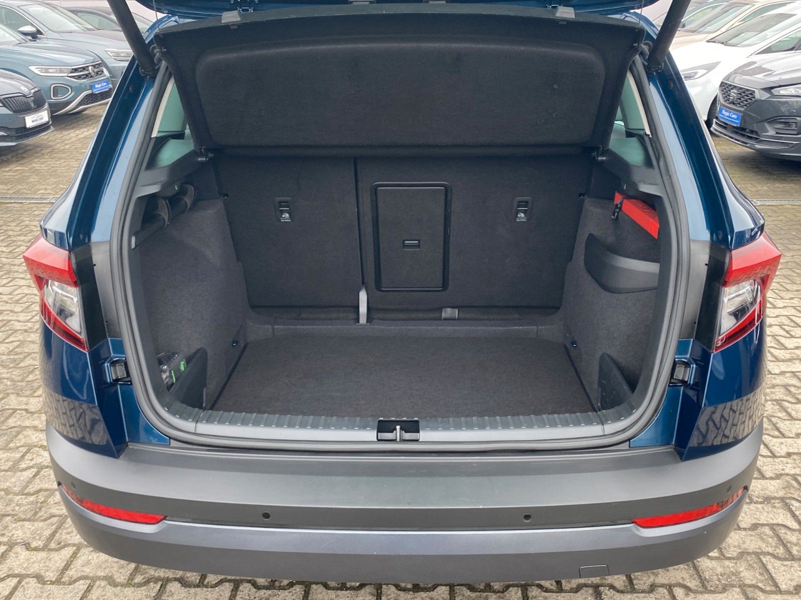 Fahrzeugabbildung SKODA Karoq 1.5 TSI ACT DSG Clever *Kamera*LED*AHK*