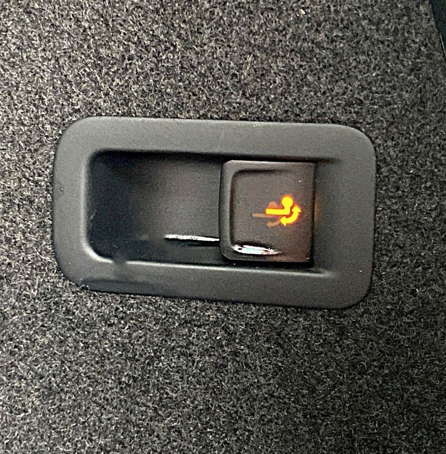 Fahrzeugabbildung SKODA Karoq 1.5 TSI ACT DSG Clever *Kamera*LED*AHK*