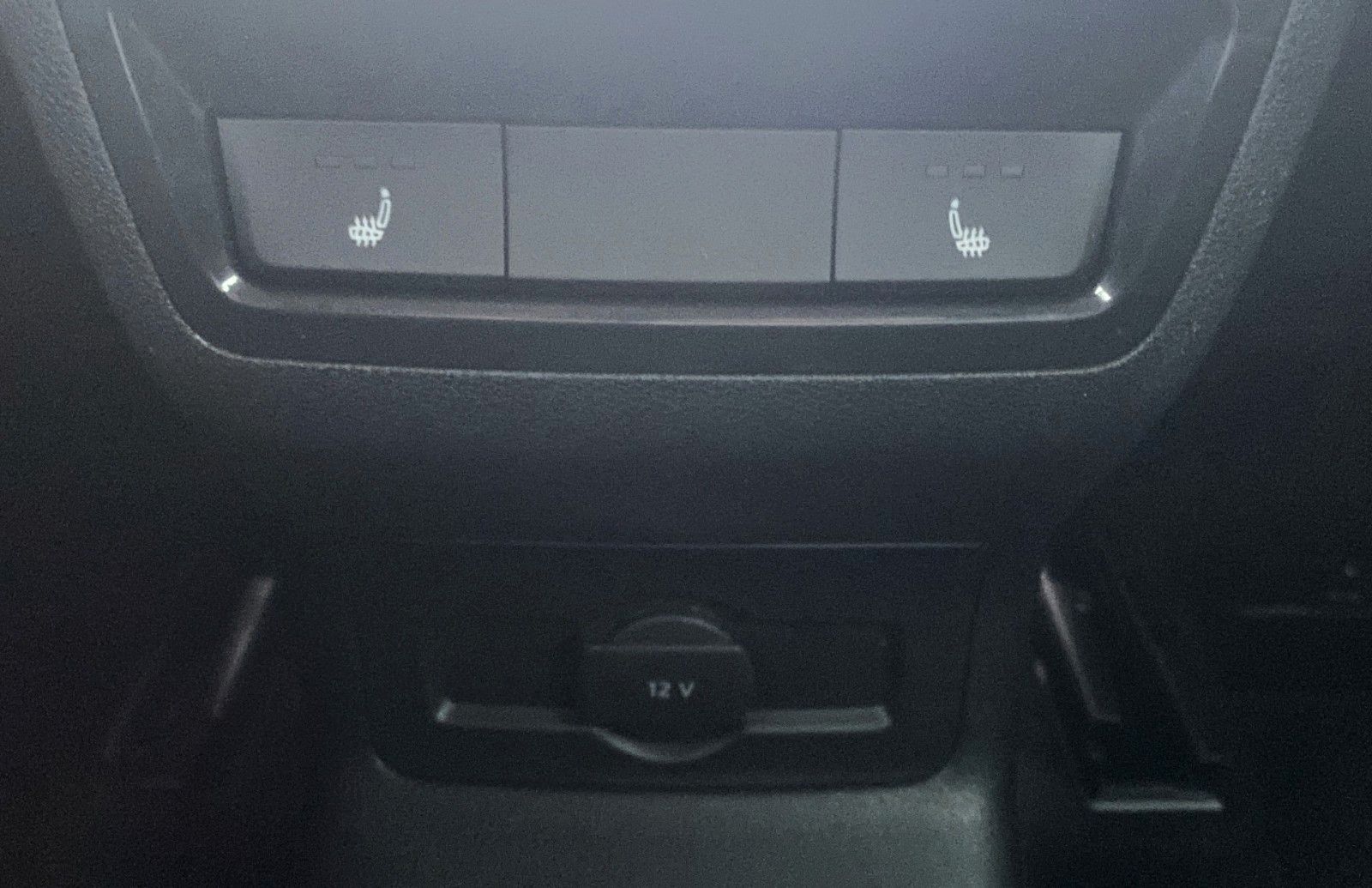 Fahrzeugabbildung SKODA Karoq 1.5 TSI ACT DSG Clever *Kamera*LED*AHK*