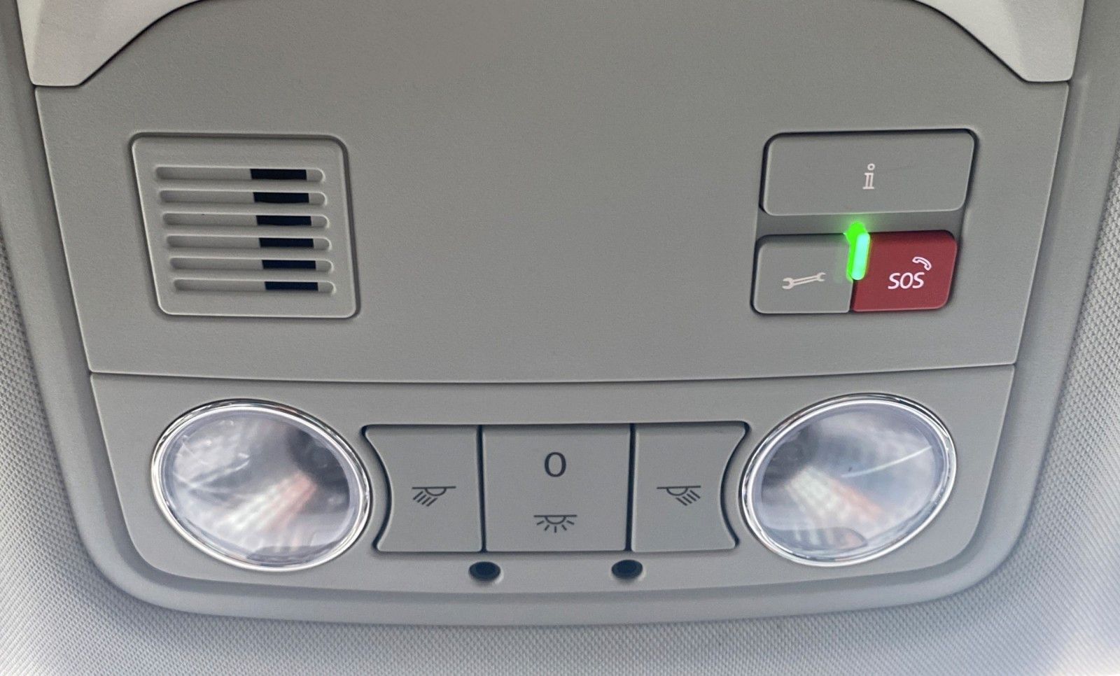 Fahrzeugabbildung SKODA Karoq 1.5 TSI ACT DSG Clever *Kamera*LED*AHK*