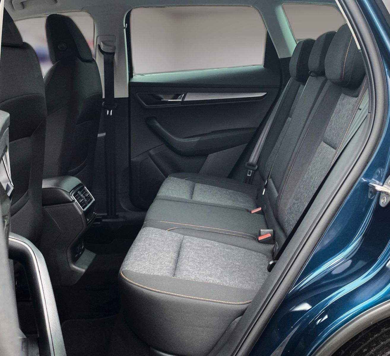 Fahrzeugabbildung SKODA Karoq 1.5 TSI ACT DSG Clever *Kamera*LED*AHK*