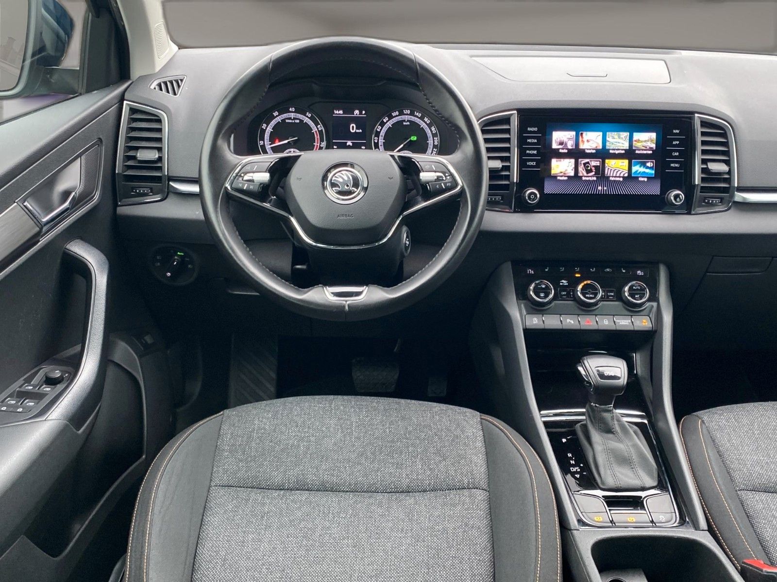 Fahrzeugabbildung SKODA Karoq 1.5 TSI ACT DSG Clever *Kamera*LED*AHK*