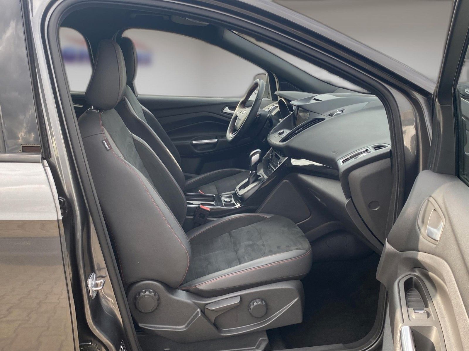 Fahrzeugabbildung Ford Kuga 1.5 4x4 Aut. ST-Line *Xenon*Kamera*Allrad*