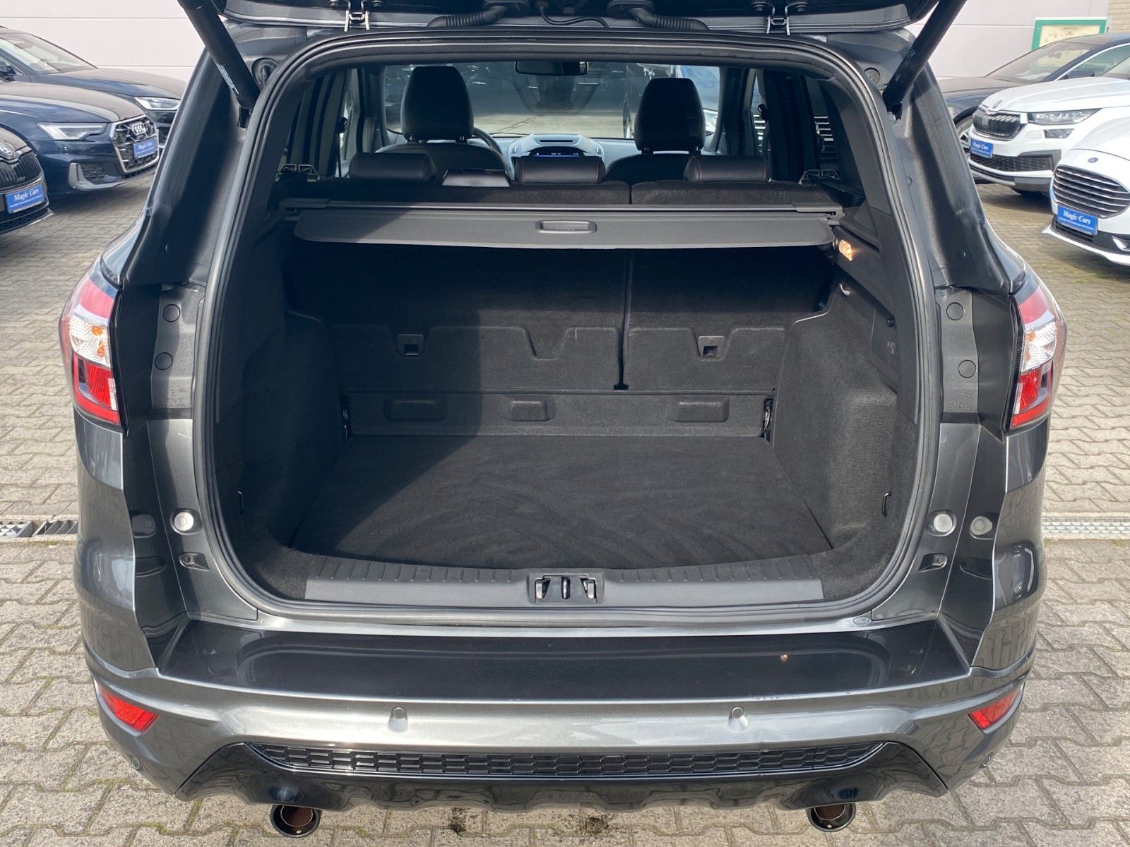 Fahrzeugabbildung Ford Kuga 1.5 4x4 Aut. ST-Line *Xenon*Kamera*Allrad*