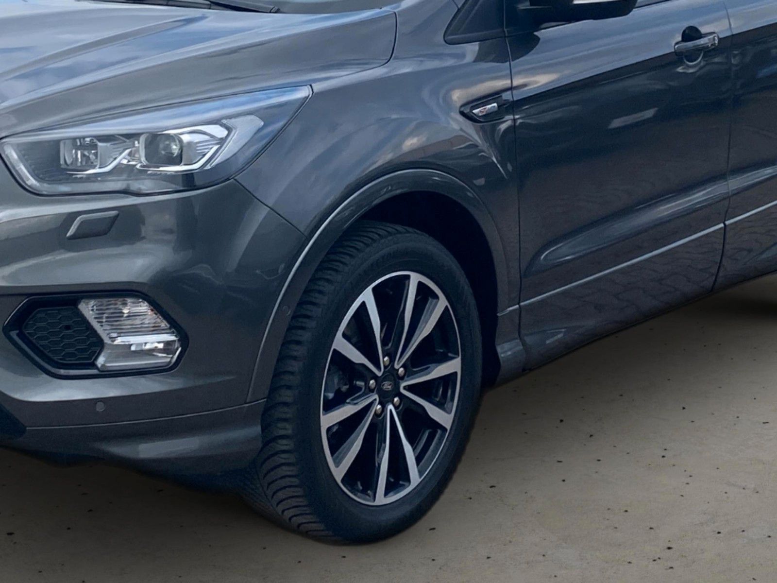 Fahrzeugabbildung Ford Kuga 1.5 4x4 Aut. ST-Line *Xenon*Kamera*Allrad*