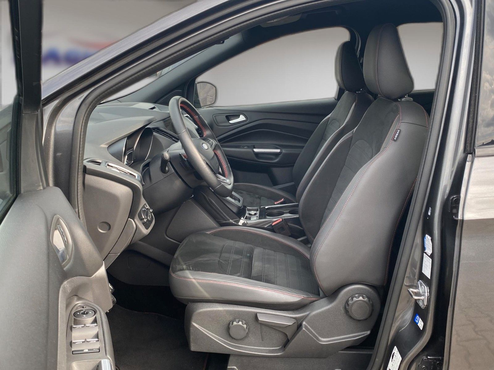 Fahrzeugabbildung Ford Kuga 1.5 4x4 Aut. ST-Line *Xenon*Kamera*Allrad*