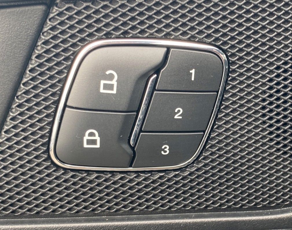 Fahrzeugabbildung Ford S-Max 2.0 Aut. ST-LINE *Stand*LED*AHK*Memory*