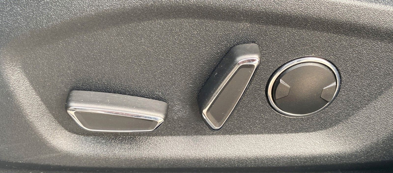 Fahrzeugabbildung Ford S-Max 2.0 Aut. ST-LINE *Stand*LED*AHK*Memory*