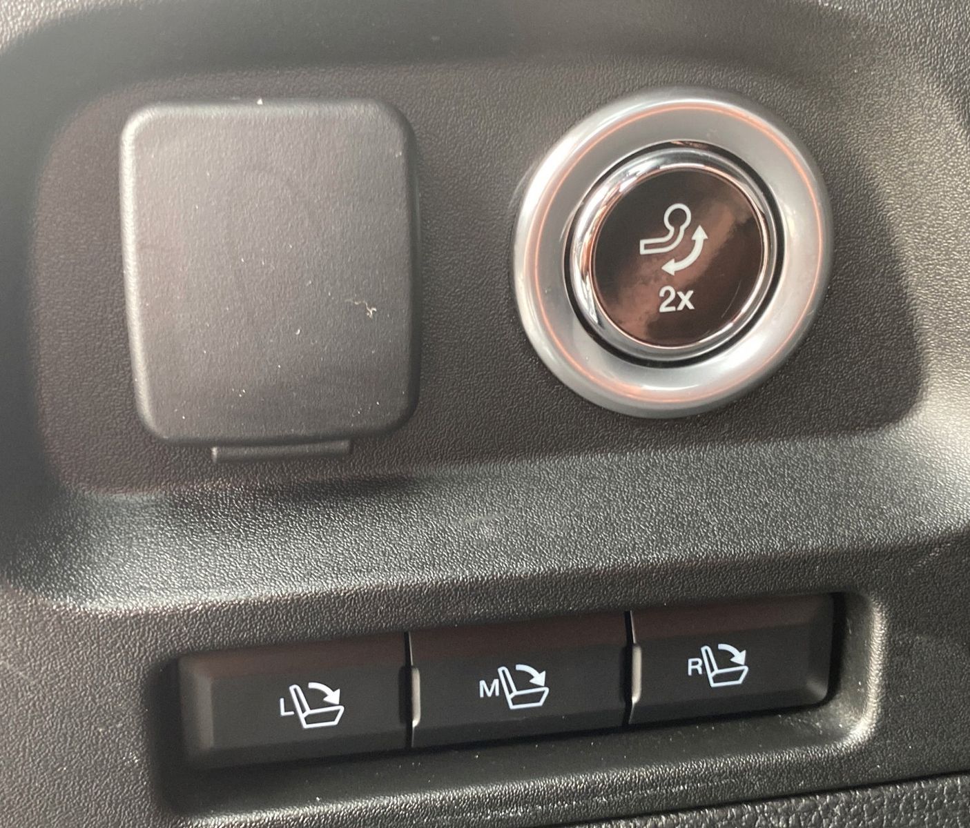 Fahrzeugabbildung Ford S-Max 2.0 Aut. ST-LINE *Stand*LED*AHK*Memory*