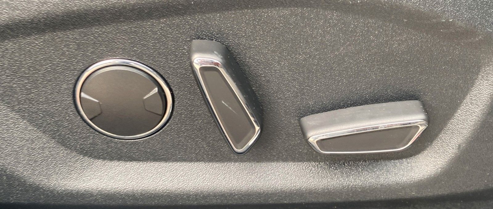 Fahrzeugabbildung Ford S-Max 2.0 Aut. ST-LINE *Stand*LED*AHK*Memory*