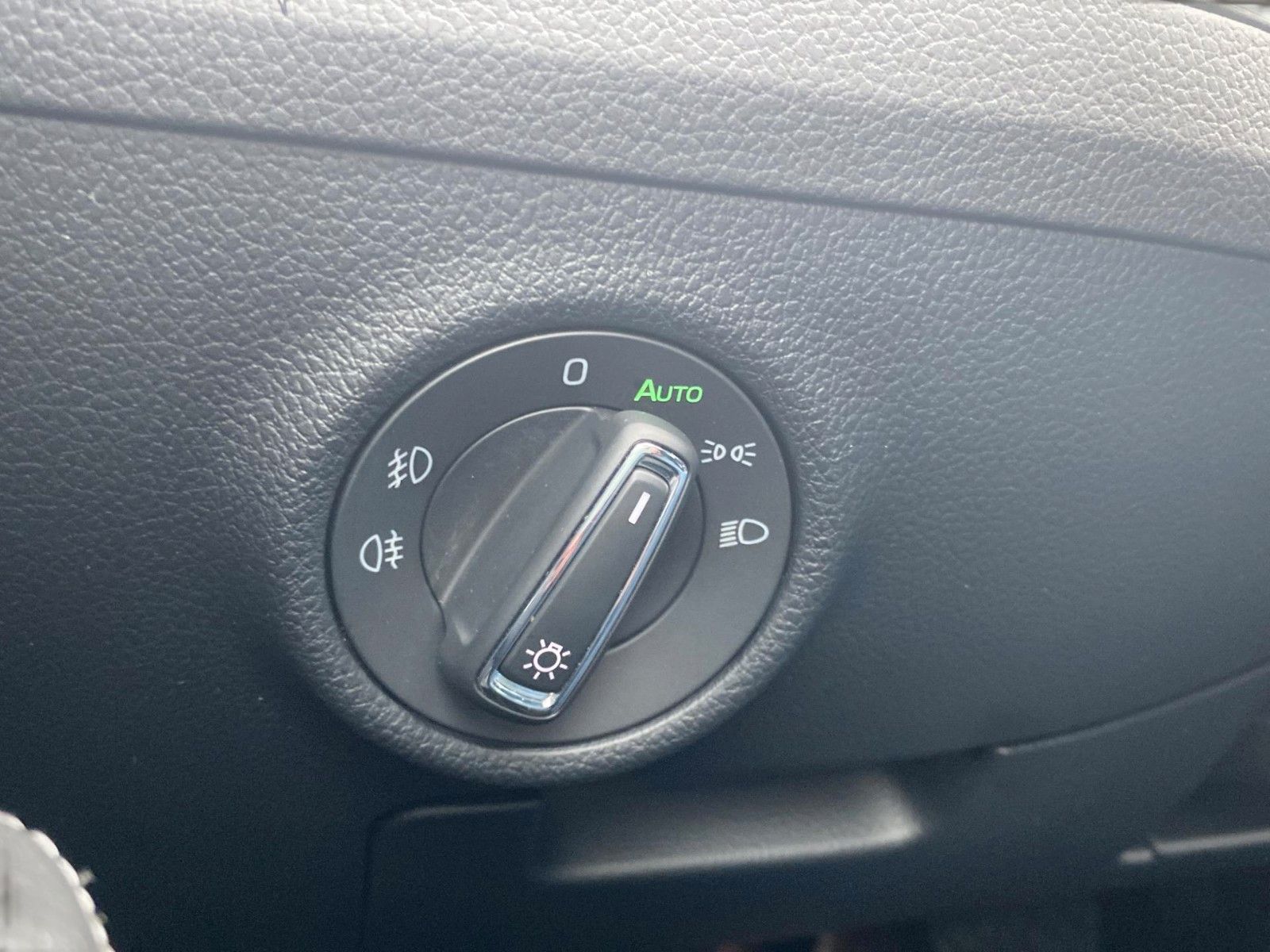 Fahrzeugabbildung SKODA Superb 1.5 TSI DSG Style *Pano*Matrix*Memory*