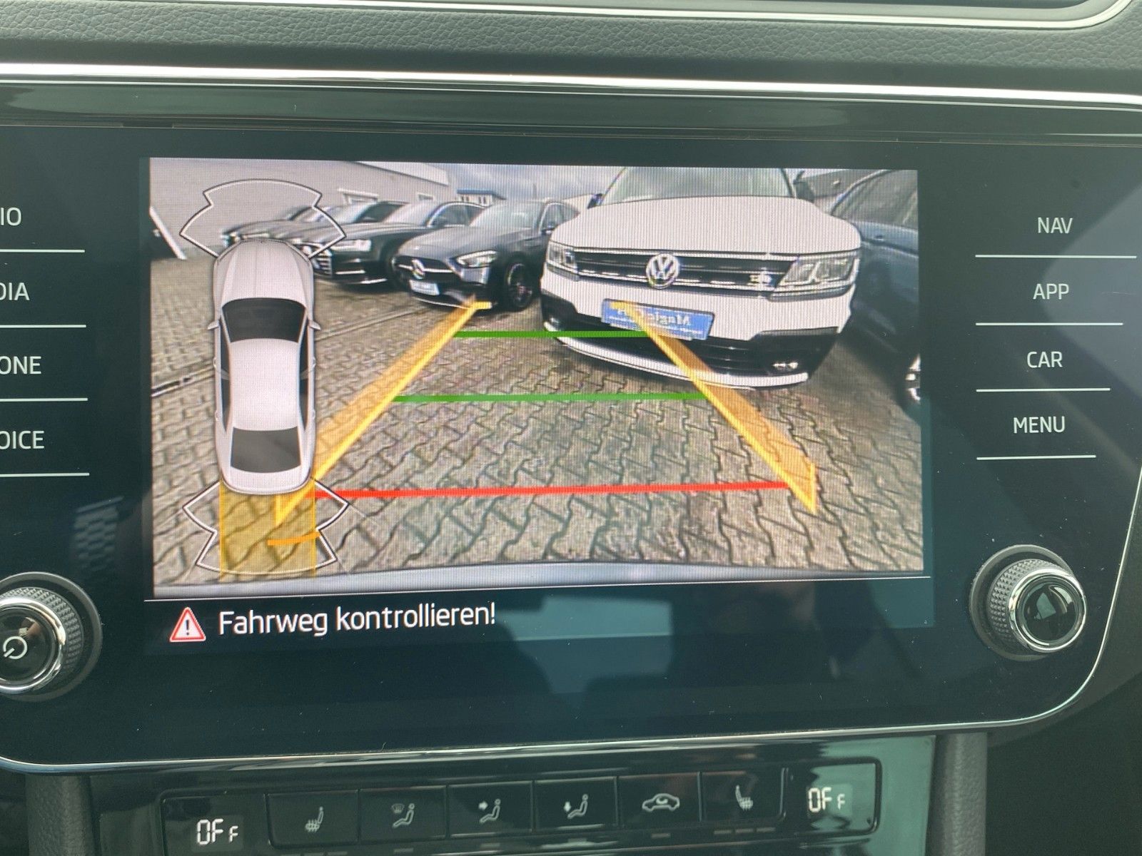 Fahrzeugabbildung SKODA Superb 1.5 TSI DSG Style *Pano*Matrix*Memory*