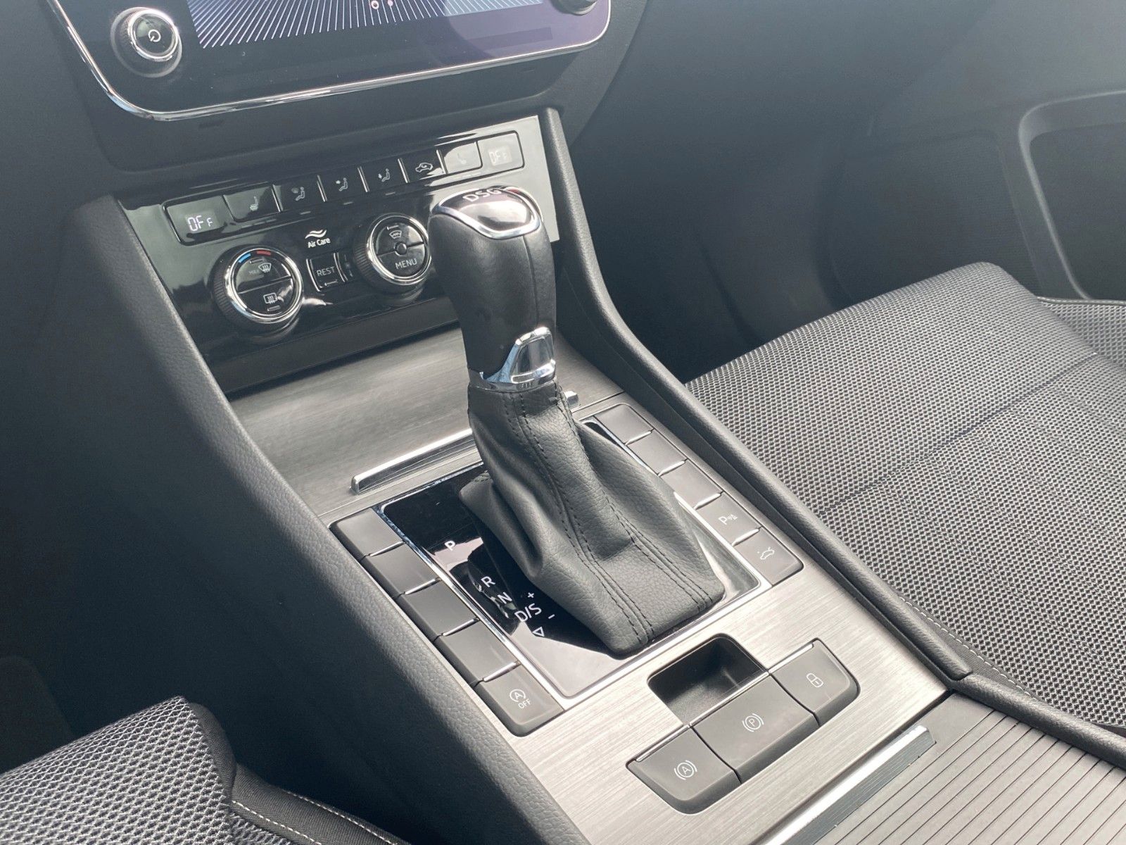 Fahrzeugabbildung SKODA Superb 1.5 TSI DSG Style *Pano*Matrix*Memory*