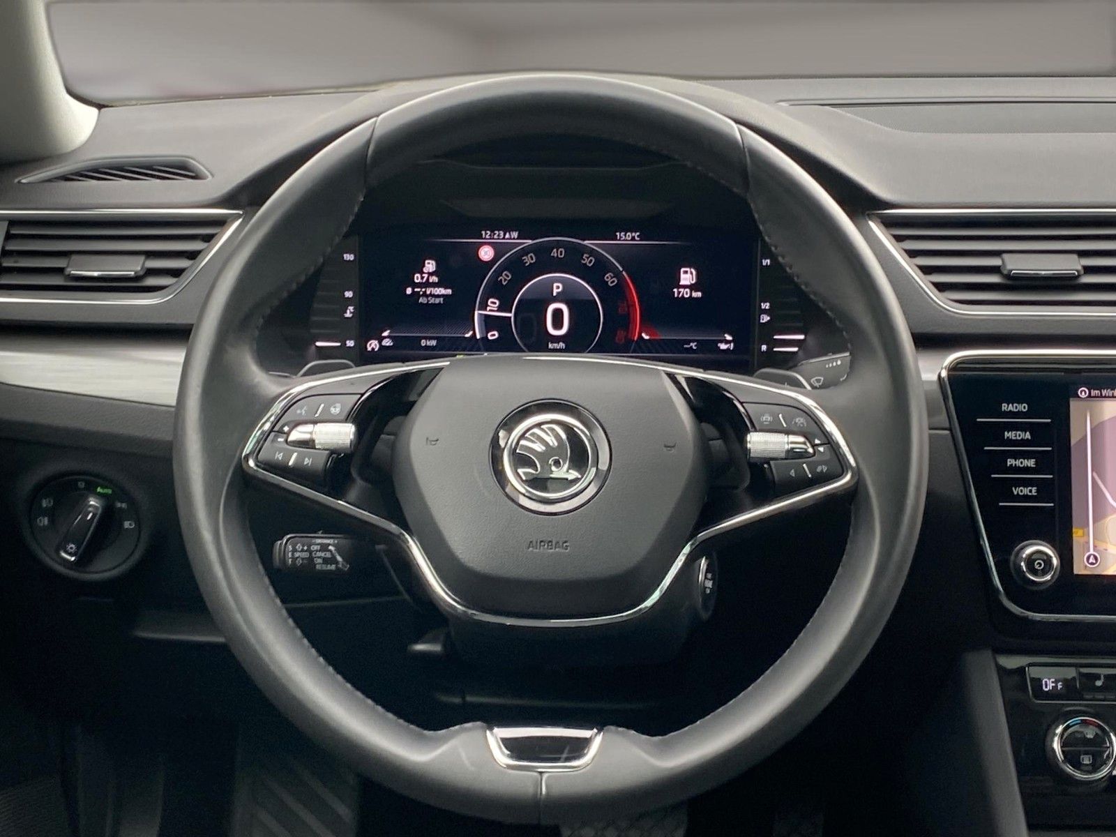 Fahrzeugabbildung SKODA Superb 1.5 TSI DSG Style *Pano*Matrix*Memory*