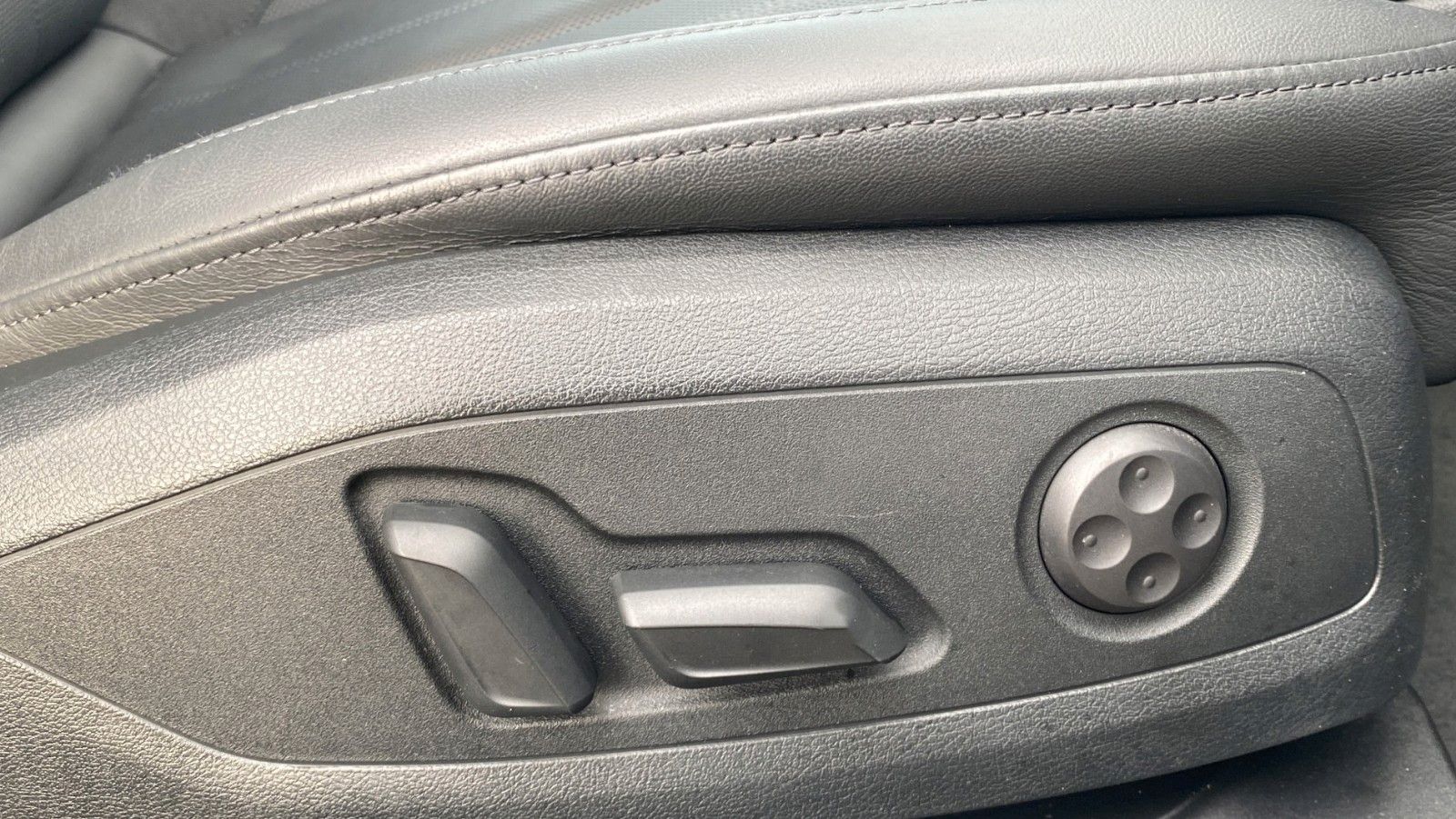 Fahrzeugabbildung Audi A4 allroad quattro 50 TDI *Leder*Stand*AHK*LED*