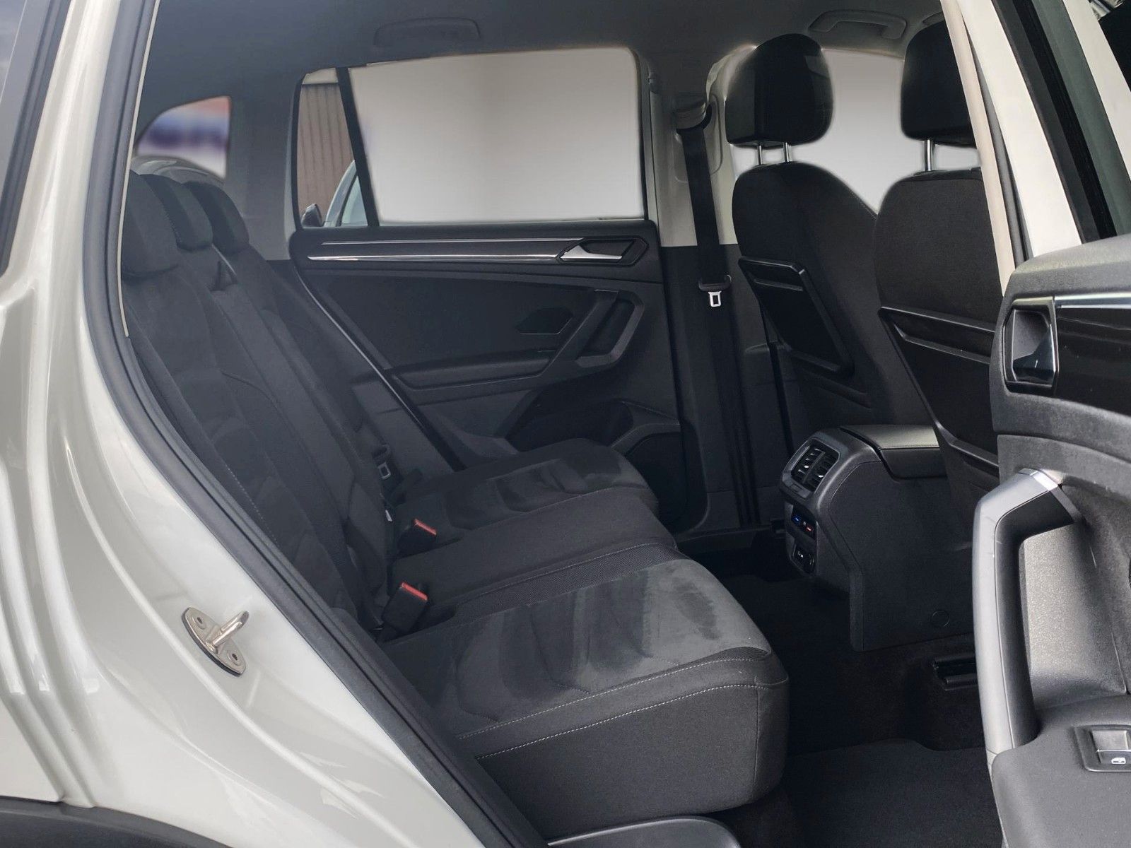 Fahrzeugabbildung Volkswagen Tiguan 2.0 TSI 4M DSG R-Line*Back Style*43.000KM