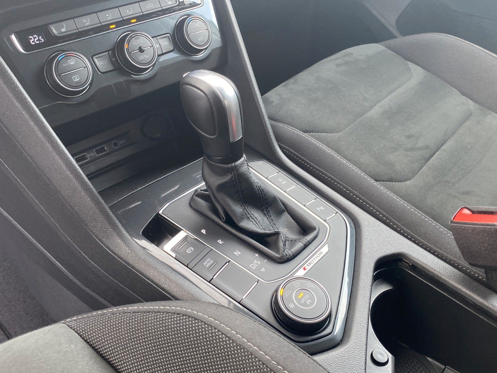 Fahrzeugabbildung Volkswagen Tiguan 2.0 TSI 4M DSG R-Line*Back Style*43.000KM