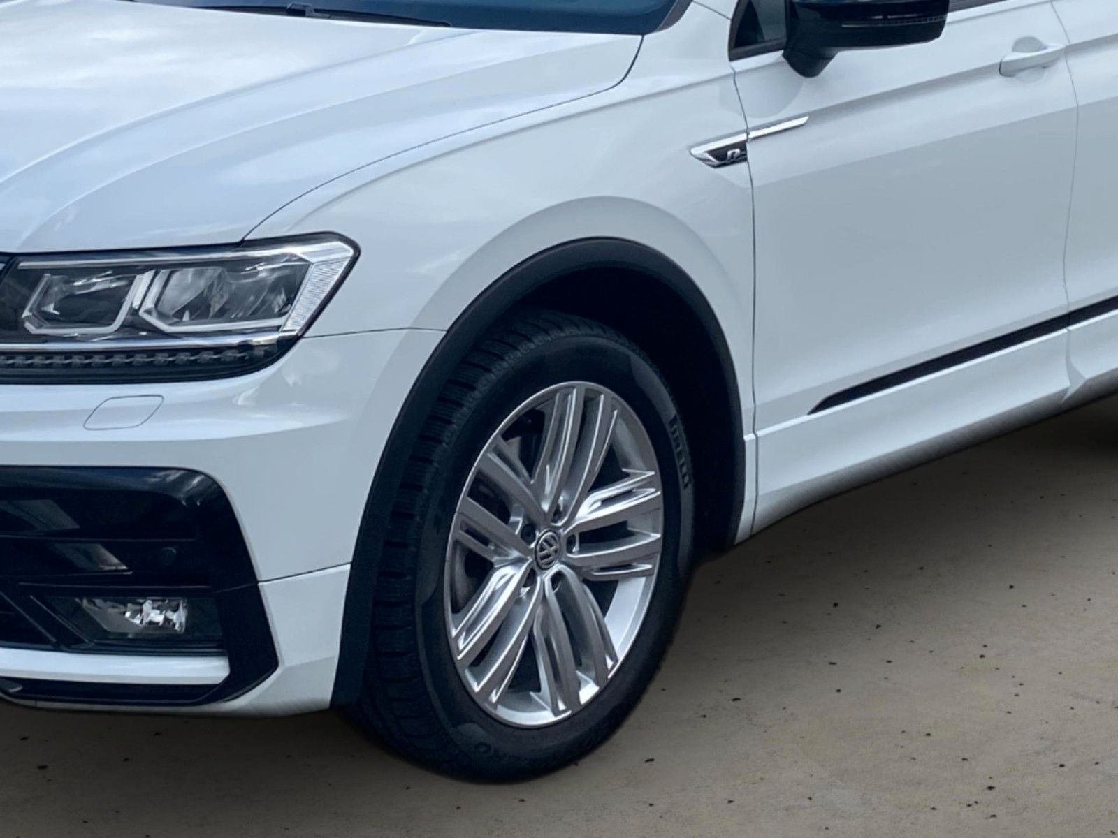 Fahrzeugabbildung Volkswagen Tiguan 2.0 TSI 4M DSG R-Line*Back Style*43.000KM