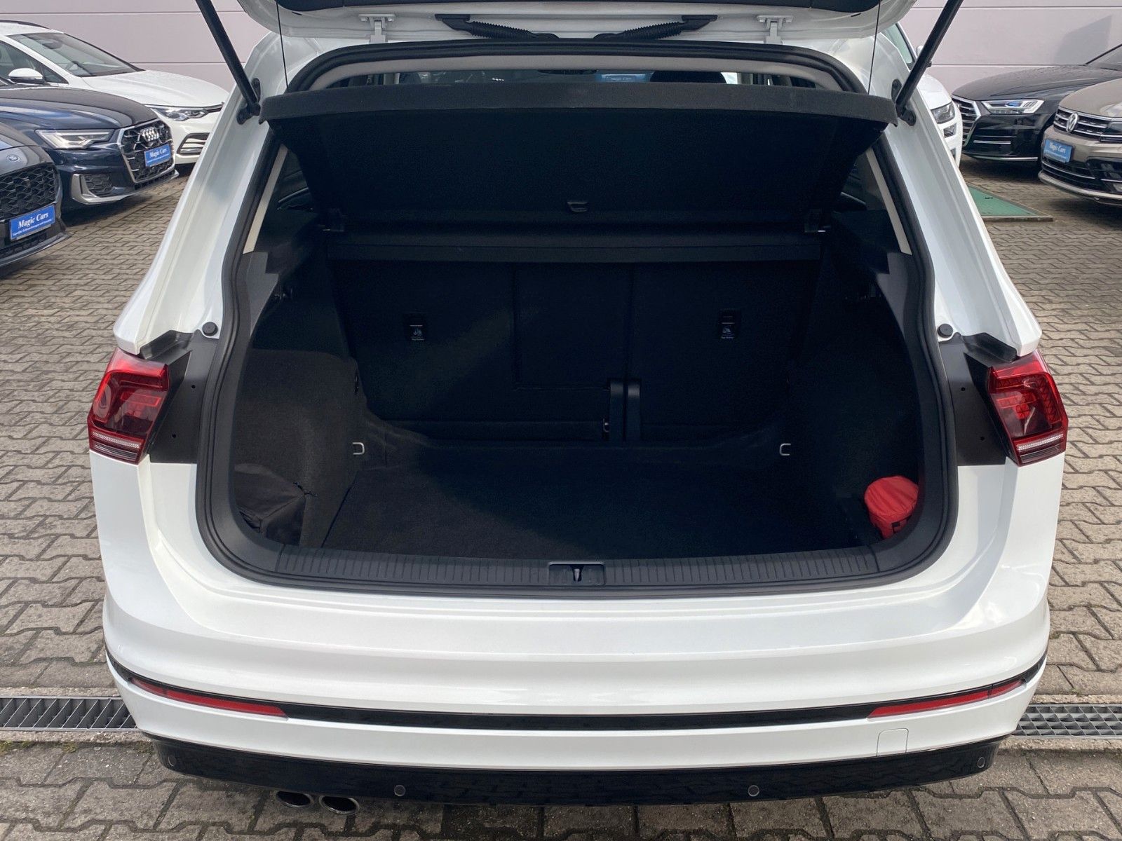 Fahrzeugabbildung Volkswagen Tiguan 2.0 TSI 4M DSG R-Line*Back Style*43.000KM