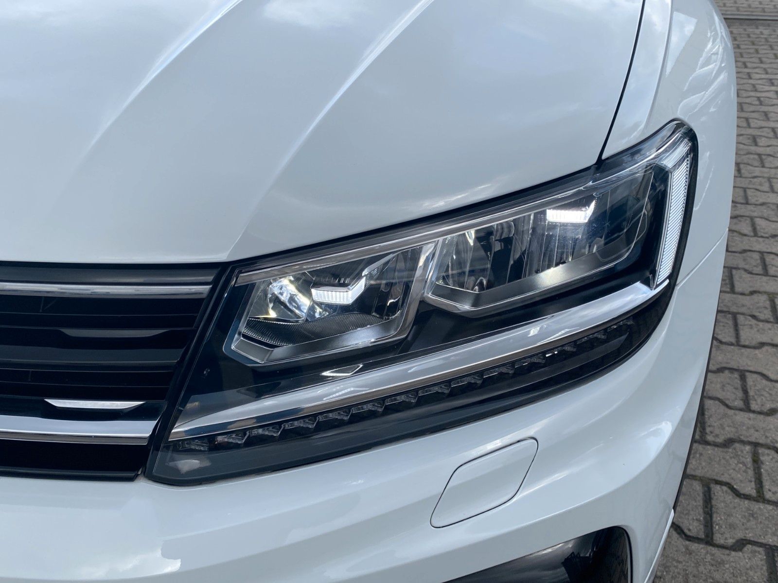 Fahrzeugabbildung Volkswagen Tiguan 2.0 TSI 4M DSG R-Line*Back Style*43.000KM