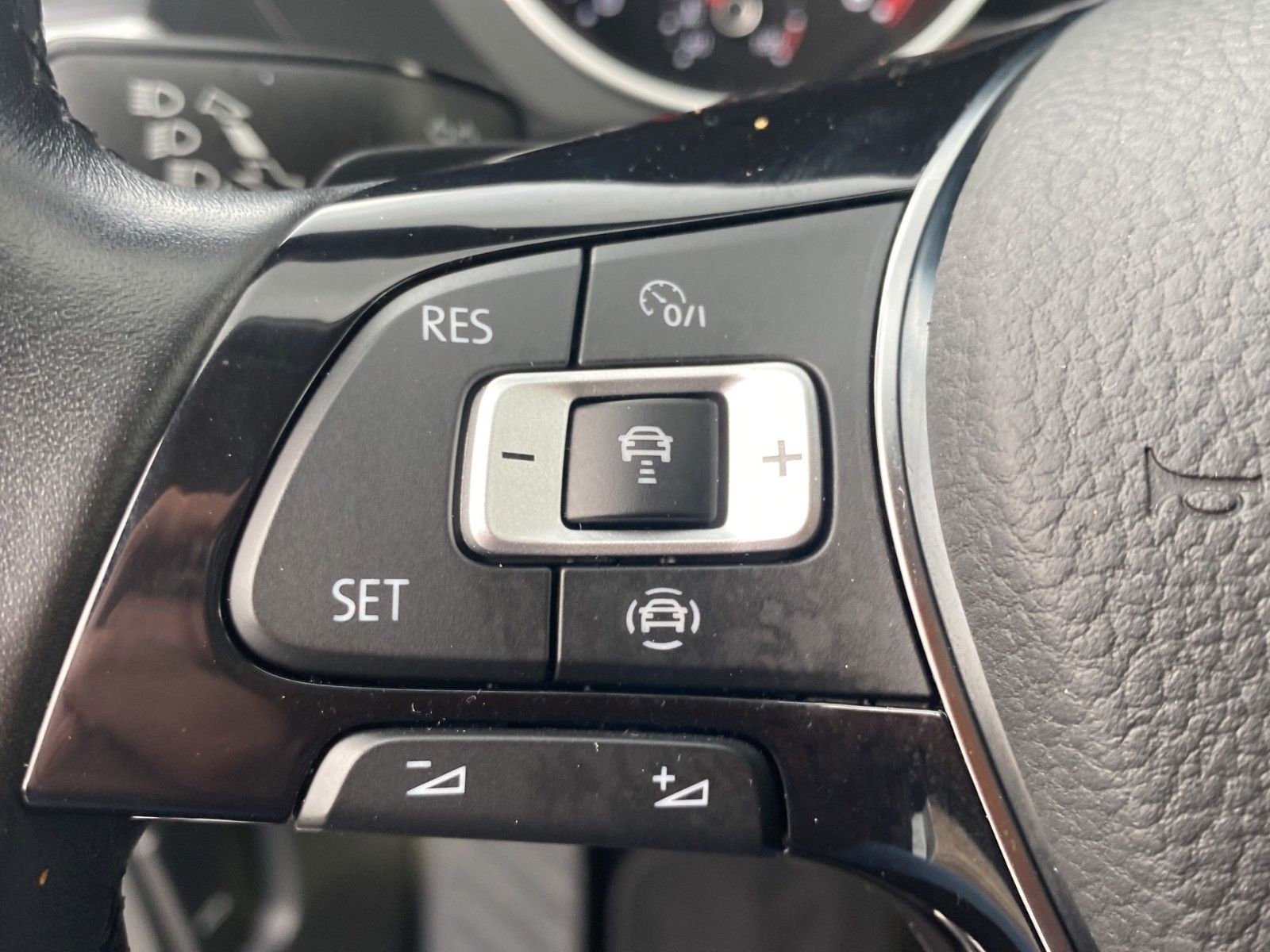 Fahrzeugabbildung Volkswagen Tiguan 2.0 TSI 4M DSG R-Line*Back Style*43.000KM