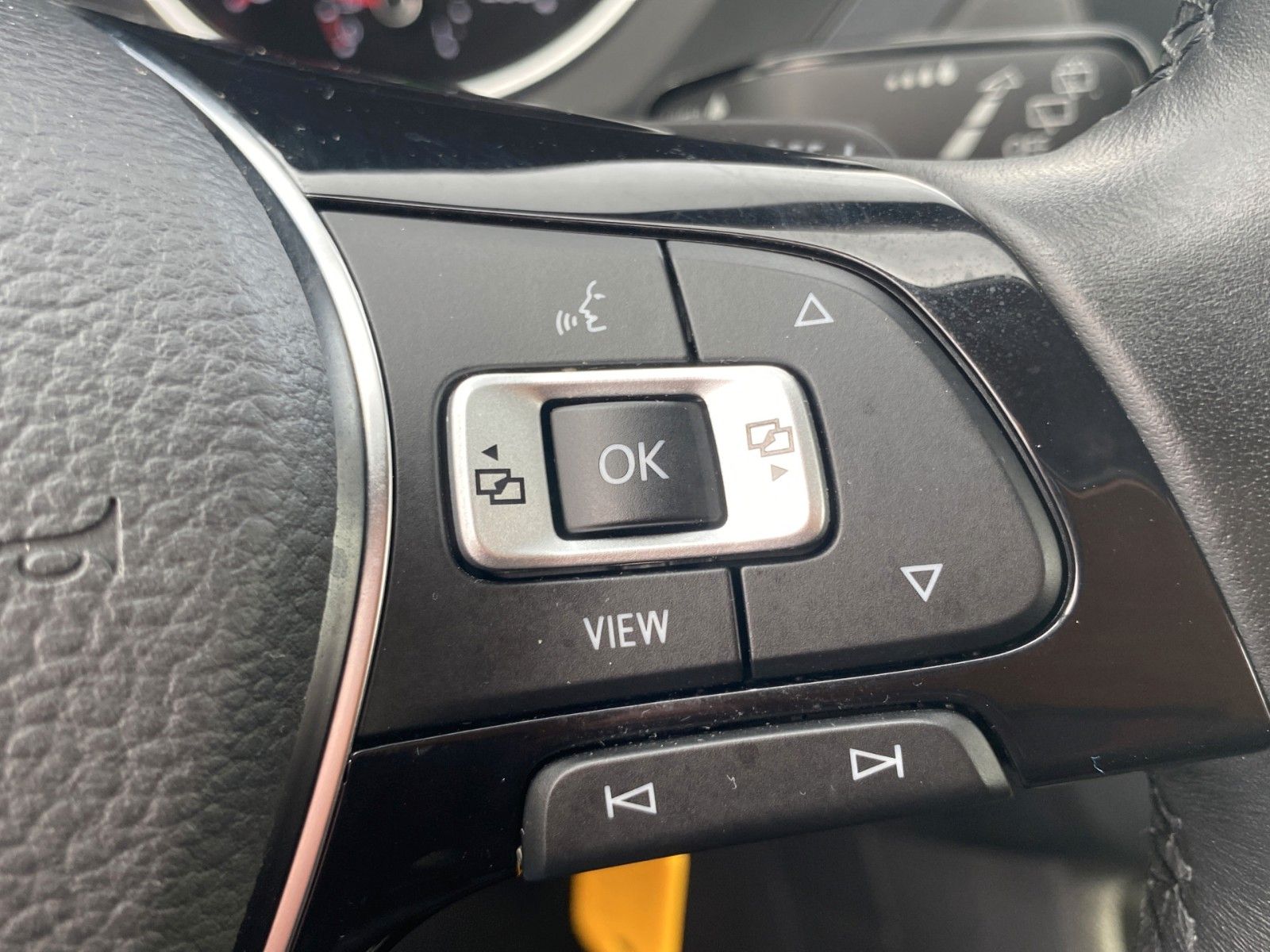 Fahrzeugabbildung Volkswagen Tiguan 2.0 TSI 4M DSG R-Line*Back Style*43.000KM