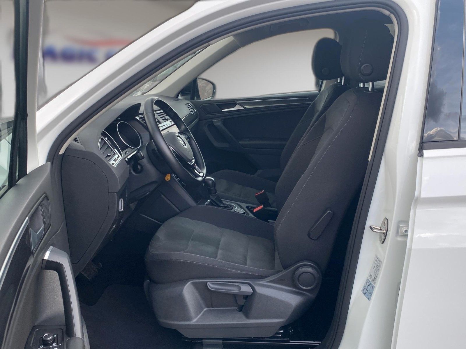 Fahrzeugabbildung Volkswagen Tiguan 2.0 TSI 4M DSG R-Line*Back Style*43.000KM