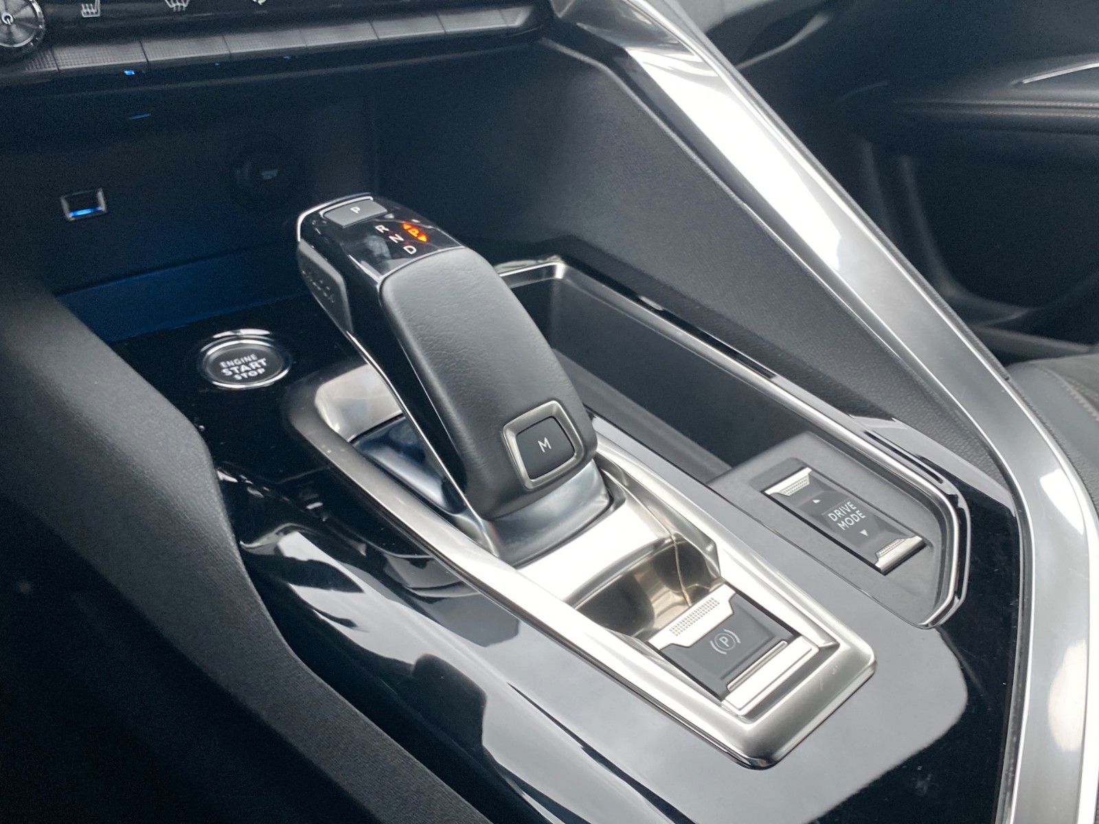 Fahrzeugabbildung Peugeot 5008 GT*Autom.*7 Sitzer*Standheizung*LED*Focal*