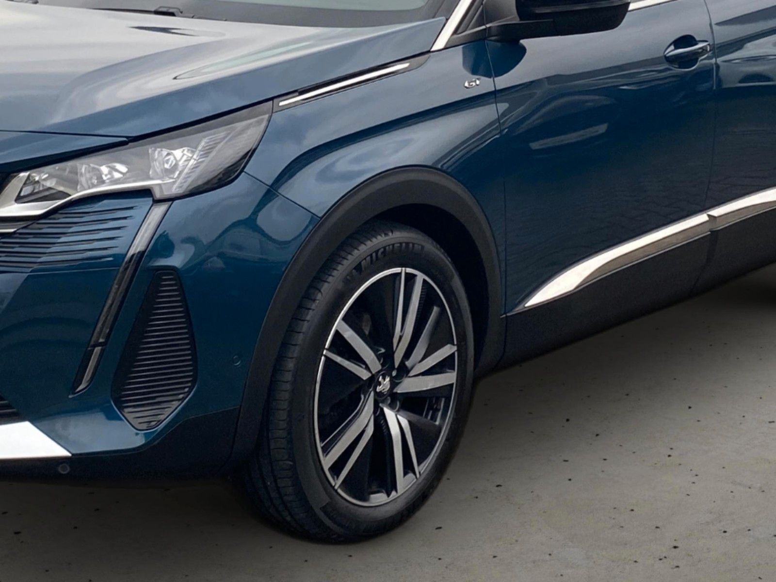 Fahrzeugabbildung Peugeot 5008 GT*Autom.*7 Sitzer*Standheizung*LED*Focal*