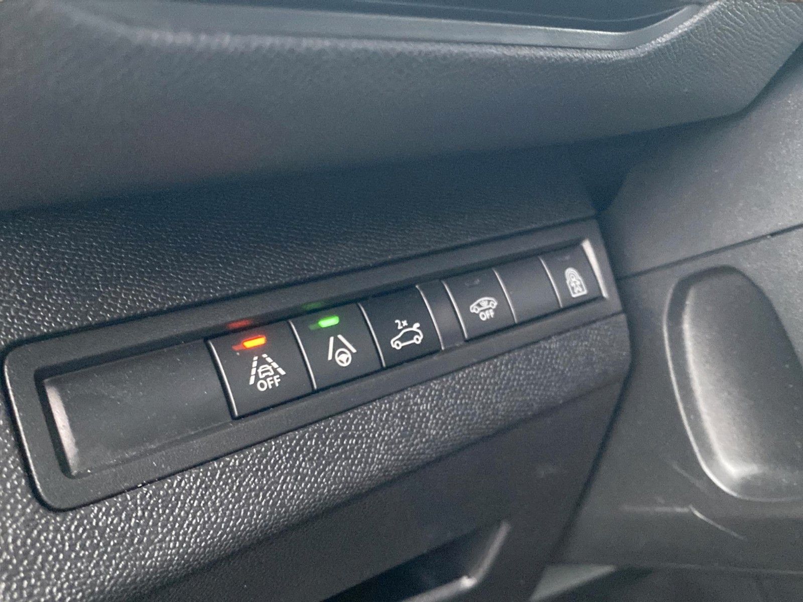 Fahrzeugabbildung Peugeot 5008 GT*Autom.*7 Sitzer*Standheizung*LED*Focal*