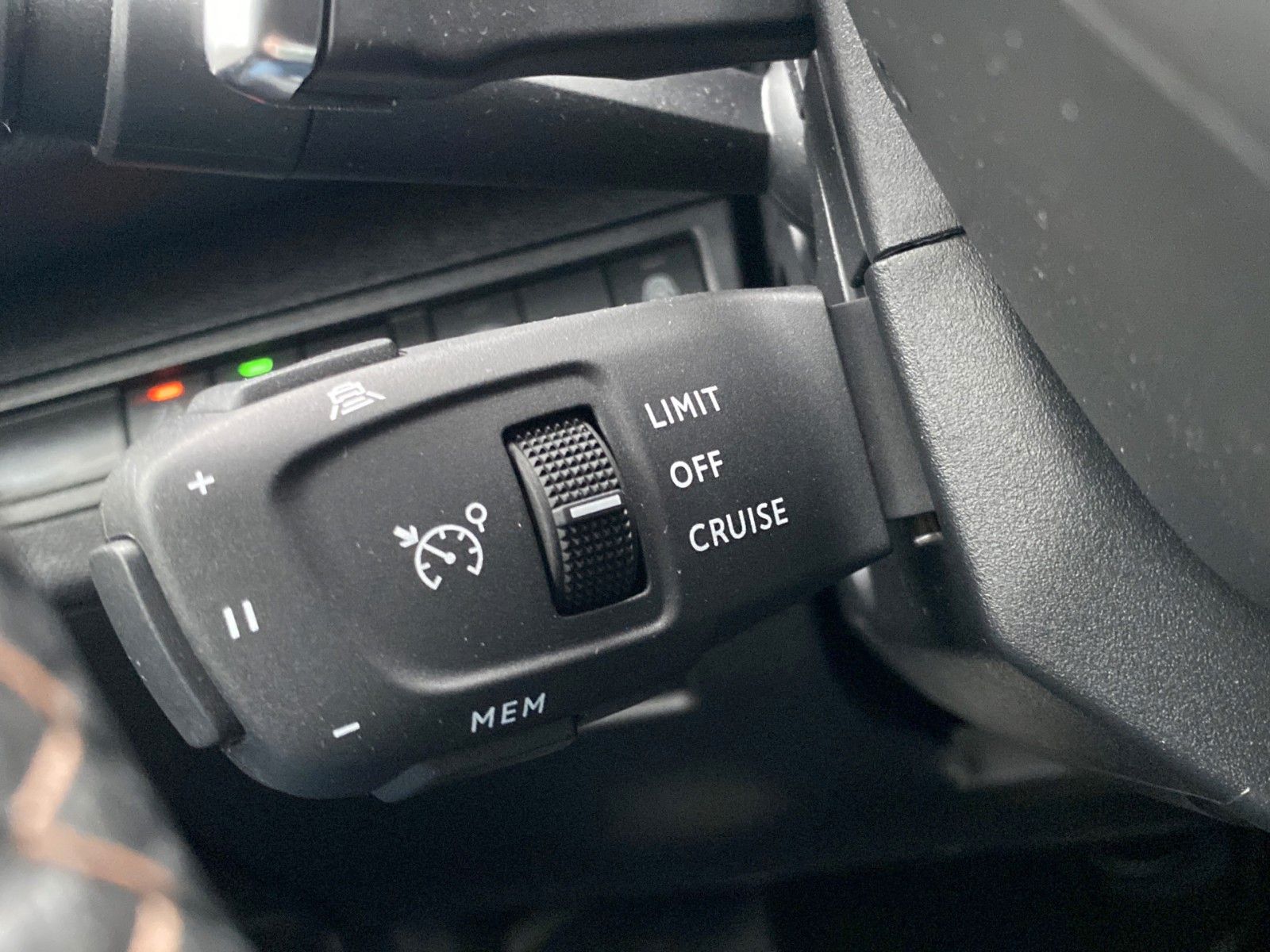 Fahrzeugabbildung Peugeot 5008 GT*Autom.*7 Sitzer*Standheizung*LED*Focal*