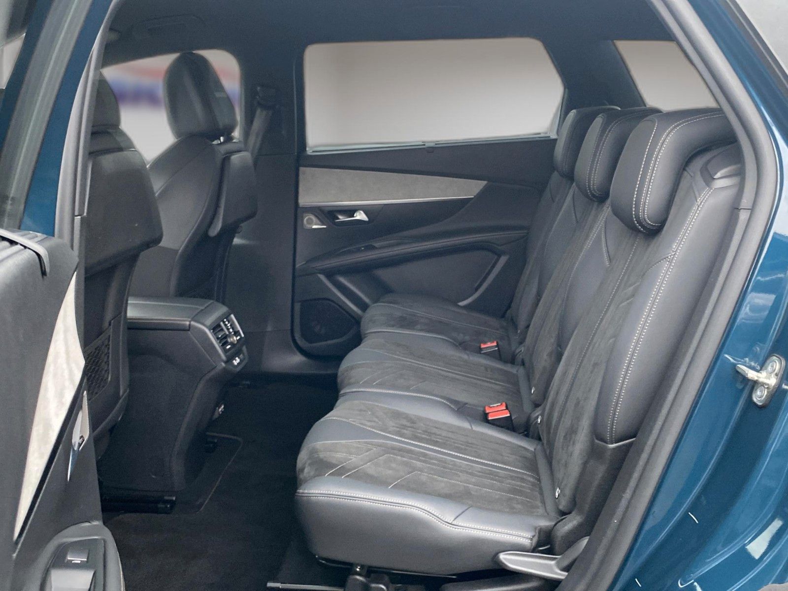 Fahrzeugabbildung Peugeot 5008 GT*Autom.*7 Sitzer*Standheizung*LED*Focal*