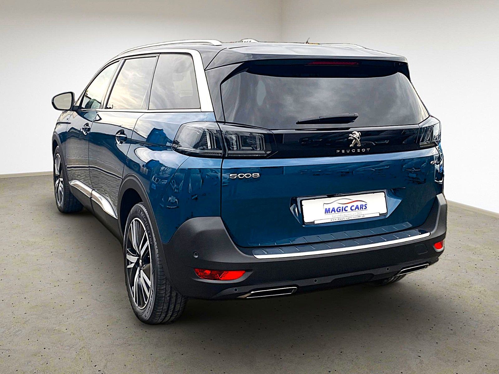 Fahrzeugabbildung Peugeot 5008 GT*Autom.*7 Sitzer*Standheizung*LED*Focal*