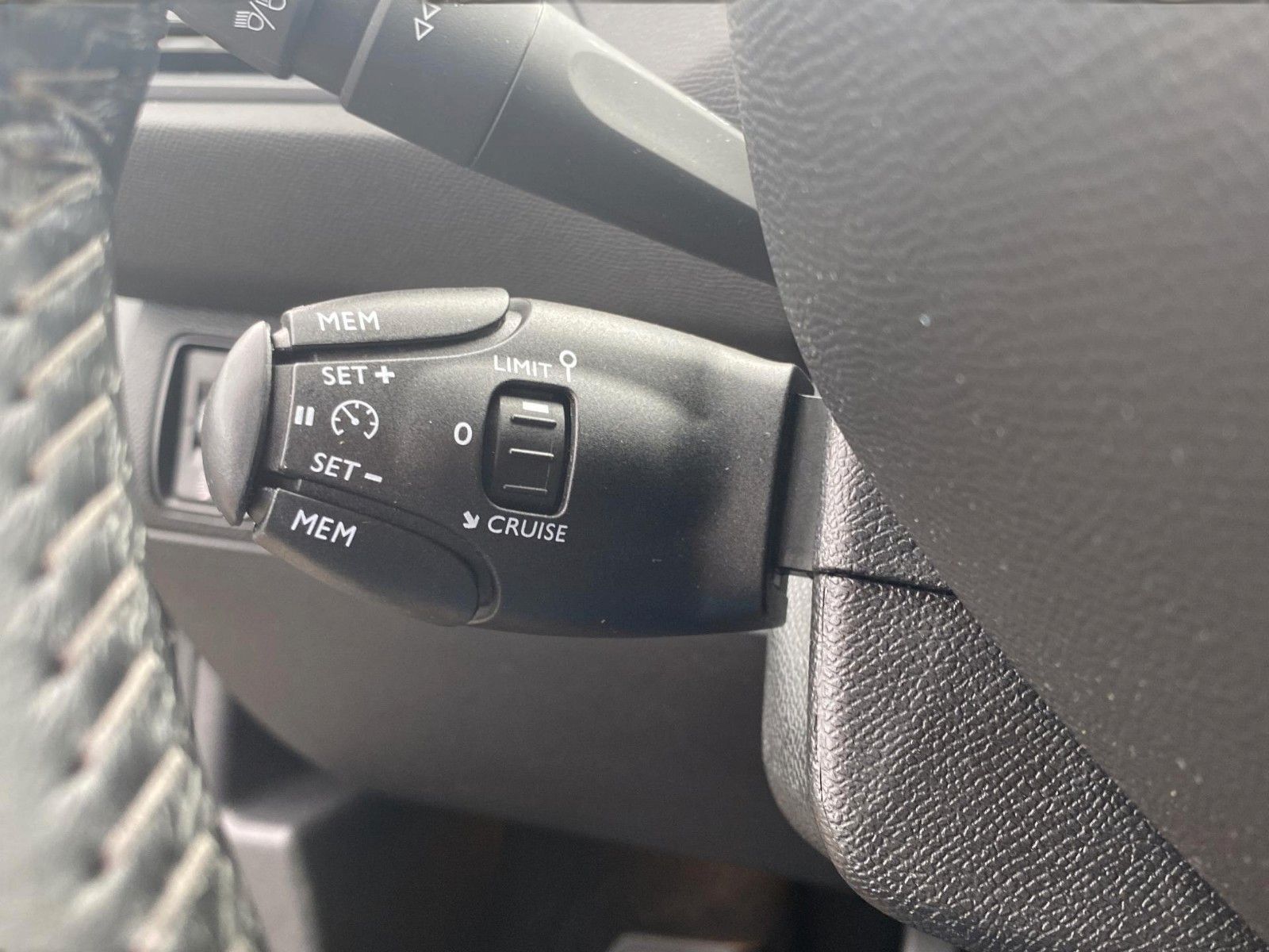 Fahrzeugabbildung Peugeot 308 SW BlueHDi 130 Allure *Kamera*Teilleder*AHK*