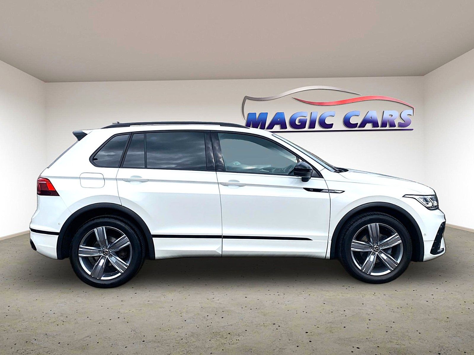 Fahrzeugabbildung Volkswagen Tiguan 2.0 TDI 4M DSG R-Line *Pano*Matrix*AHK*