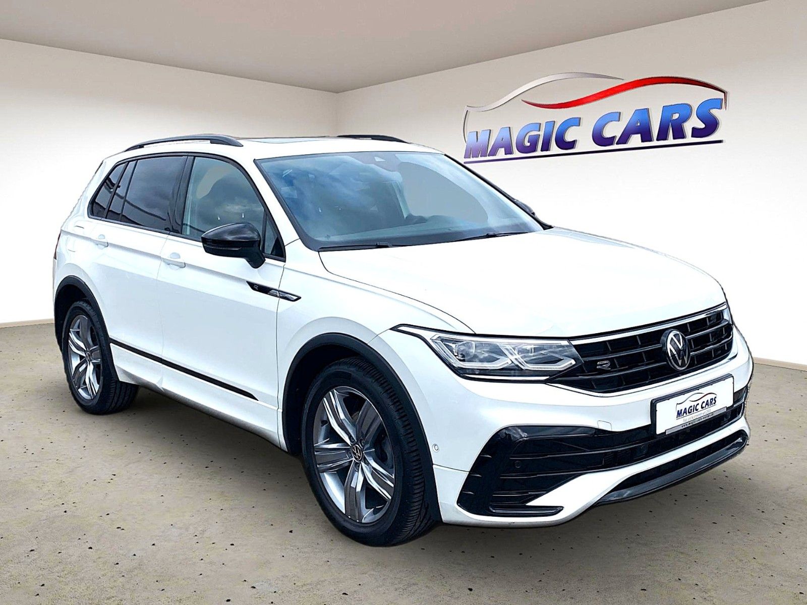 Fahrzeugabbildung Volkswagen Tiguan 2.0 TDI 4M DSG R-Line *Pano*Matrix*AHK*