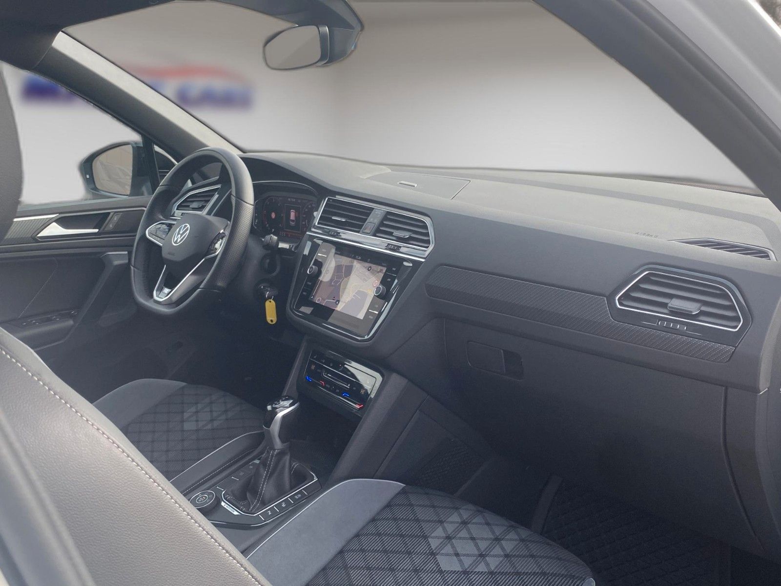 Fahrzeugabbildung Volkswagen Tiguan 2.0 TDI 4M DSG R-Line *Pano*Matrix*AHK*