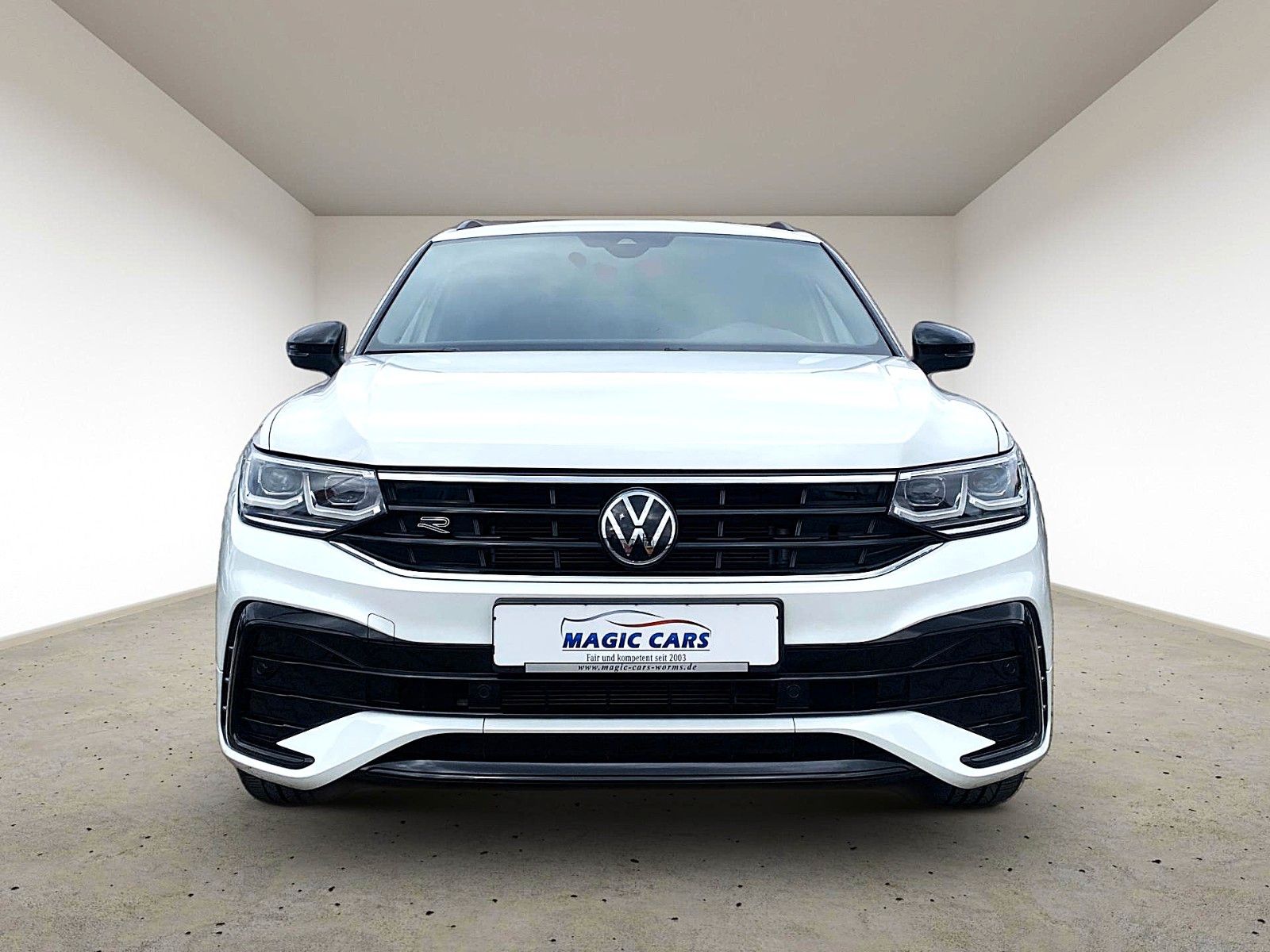 Fahrzeugabbildung Volkswagen Tiguan 2.0 TDI 4M DSG R-Line *Pano*Matrix*AHK*