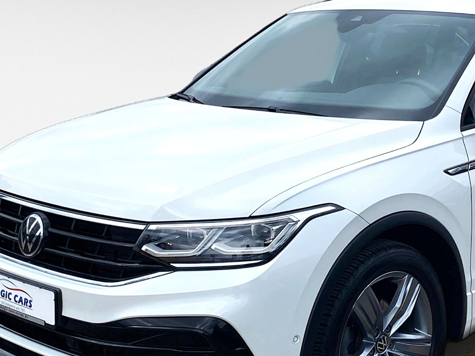 Fahrzeugabbildung Volkswagen Tiguan 2.0 TDI 4M DSG R-Line *Pano*Matrix*AHK*