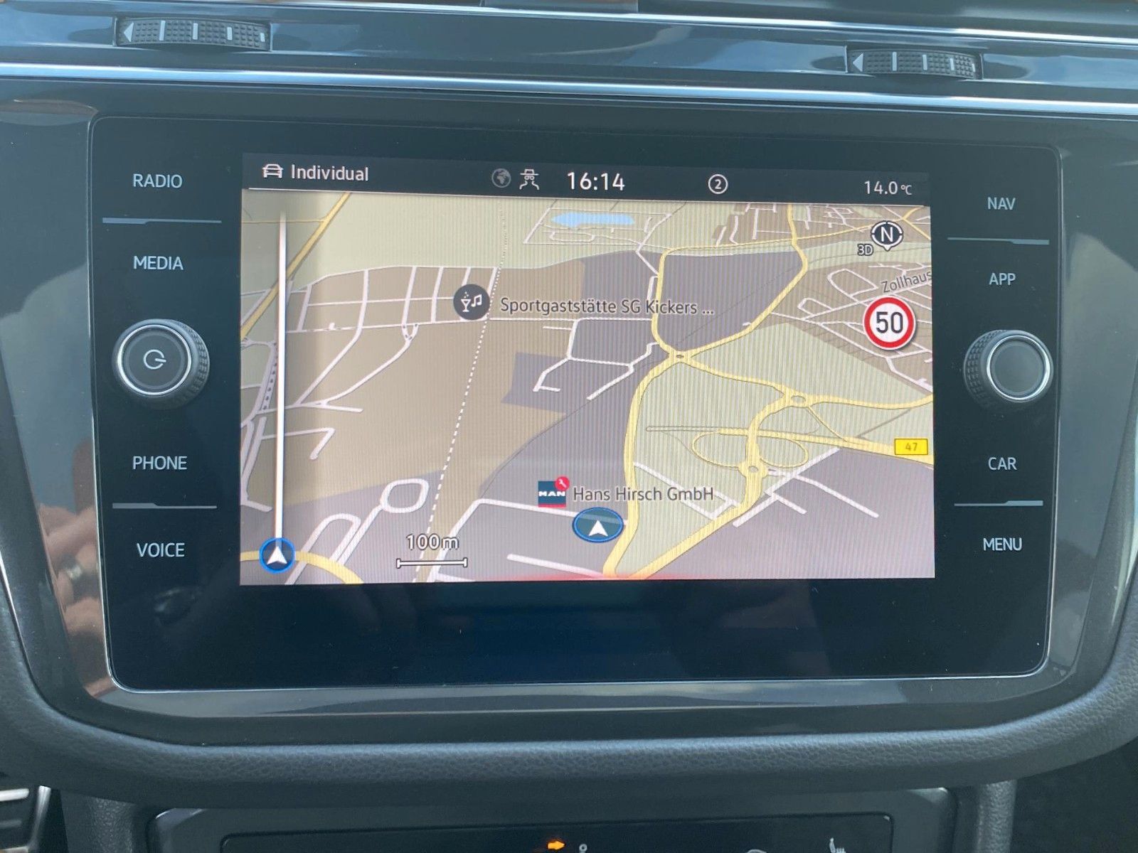 Fahrzeugabbildung Volkswagen Tiguan 2.0 TDI 4M DSG R-Line *Pano*Matrix*AHK*