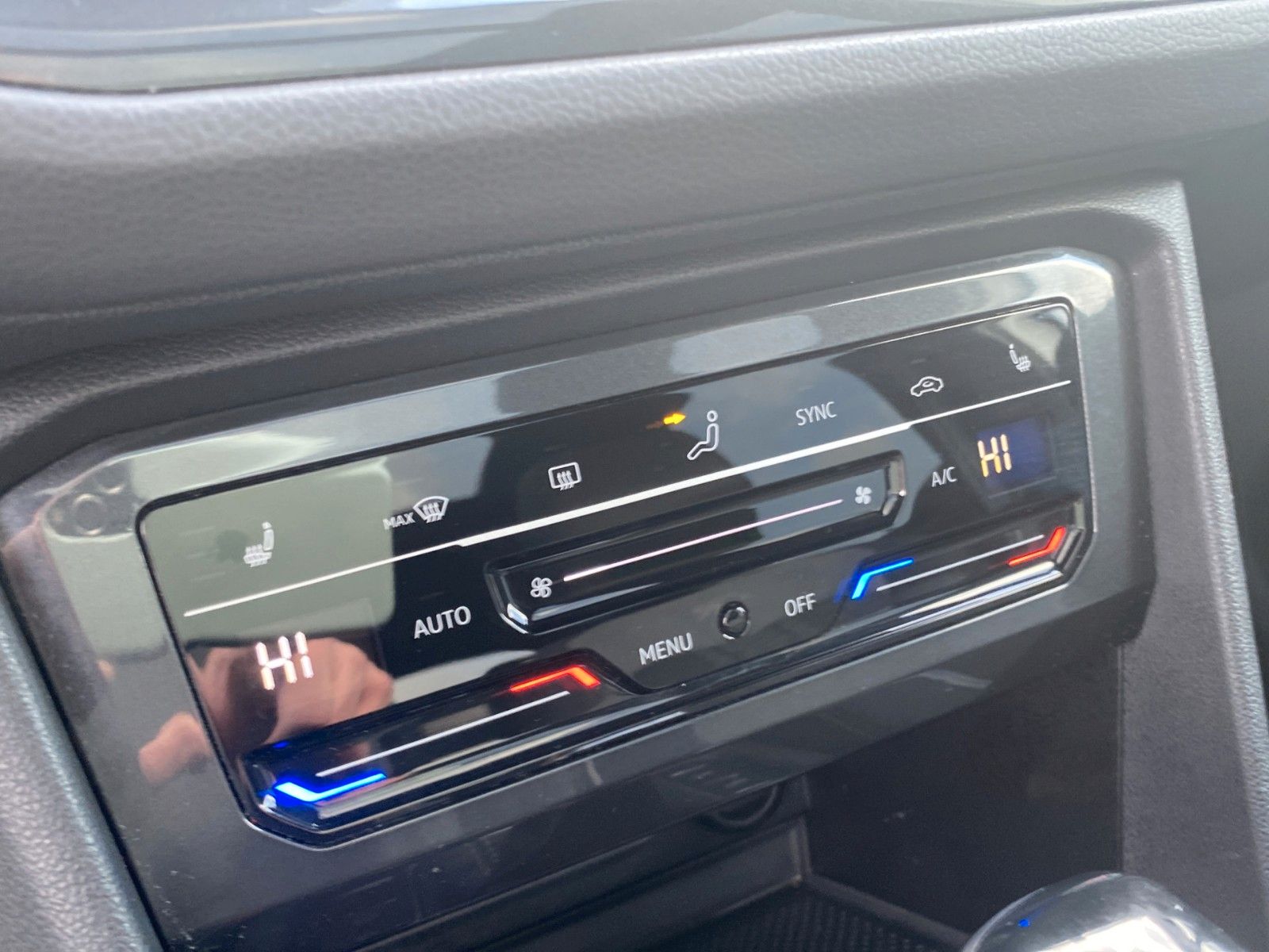 Fahrzeugabbildung Volkswagen Tiguan 2.0 TDI 4M DSG R-Line *Pano*Matrix*AHK*