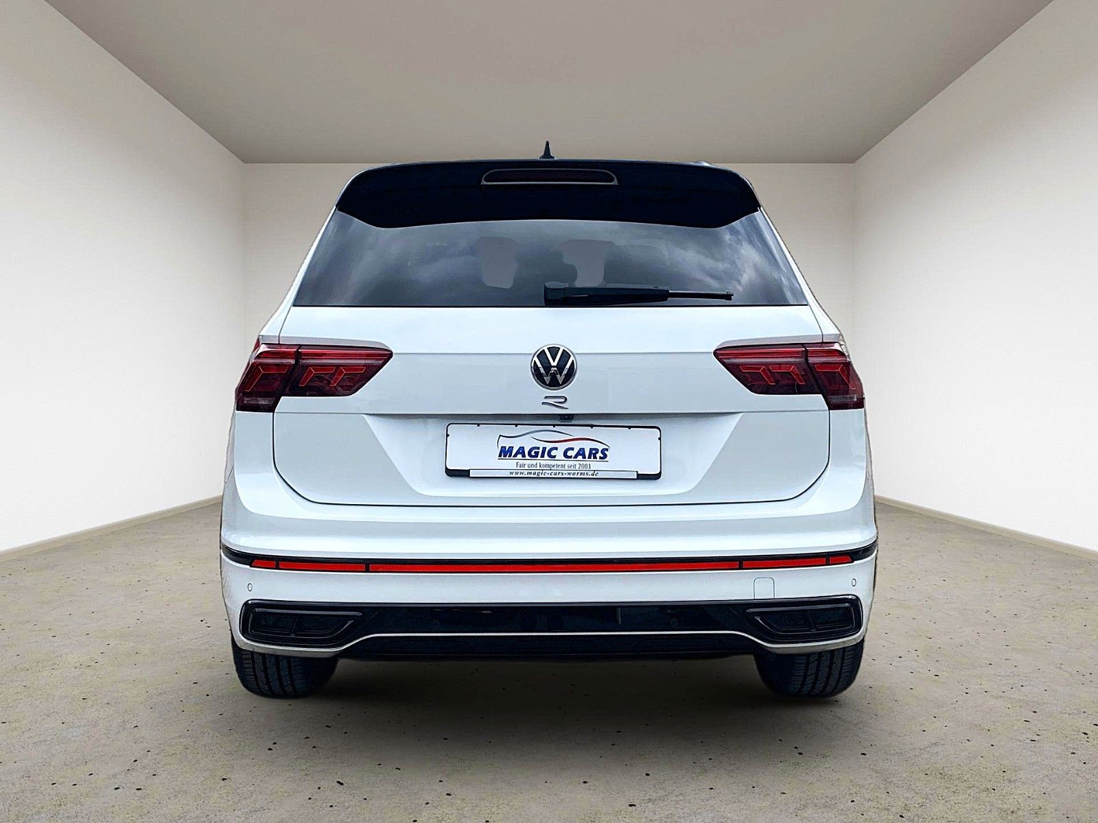 Fahrzeugabbildung Volkswagen Tiguan 2.0 TDI 4M DSG R-Line *Pano*Matrix*AHK*