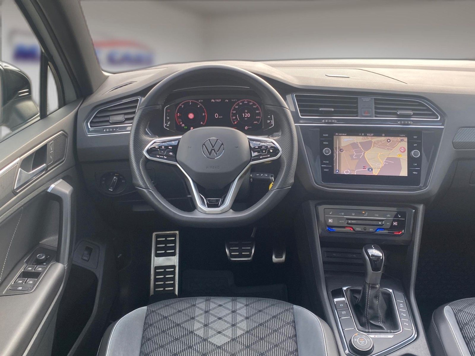 Fahrzeugabbildung Volkswagen Tiguan 2.0 TDI 4M DSG R-Line *Pano*Matrix*AHK*