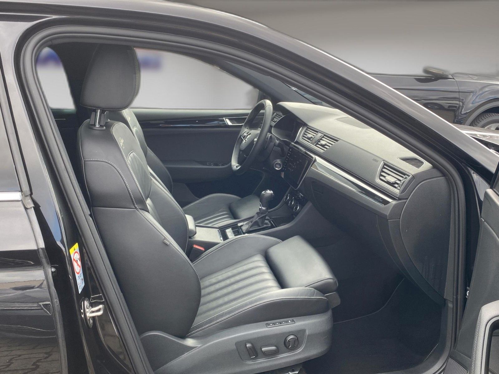 Fahrzeugabbildung SKODA Superb Combi 2.0 TDI DSG L&K *Mega-Ausstattung*