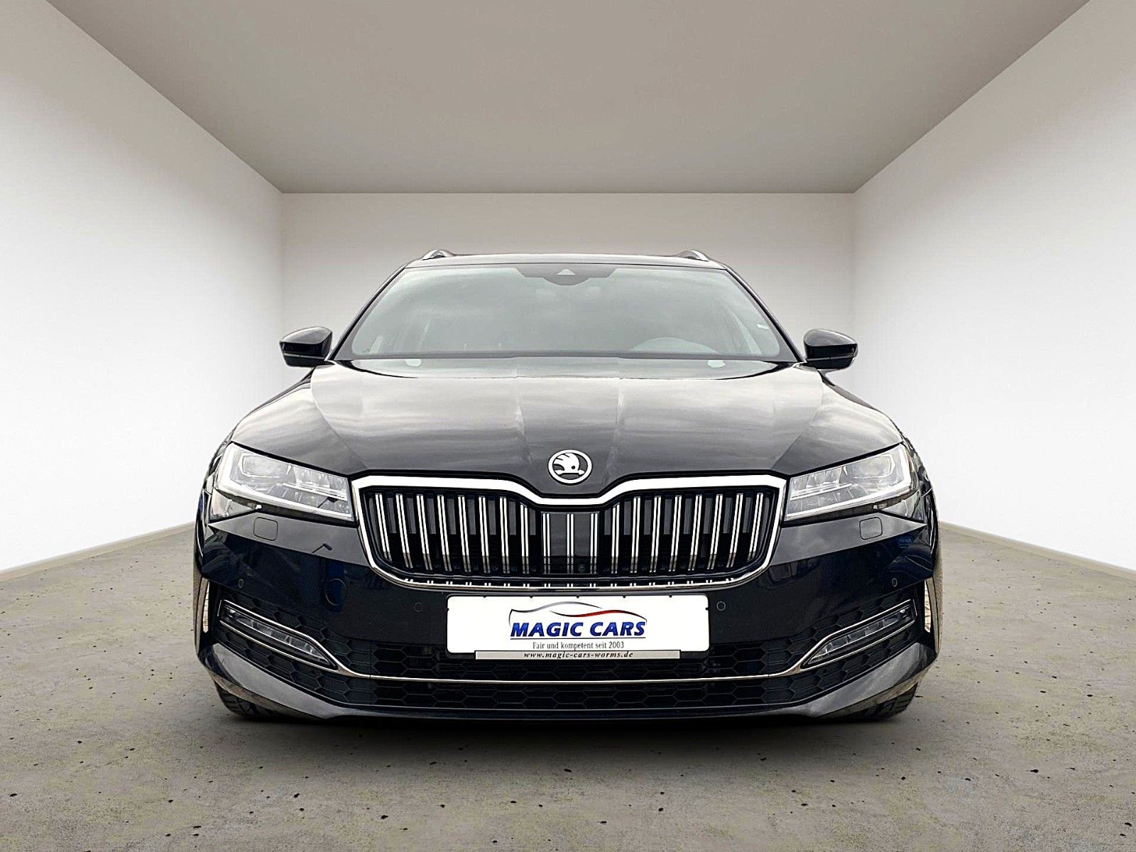 Fahrzeugabbildung SKODA Superb Combi 2.0 TDI DSG L&K *Mega-Ausstattung*