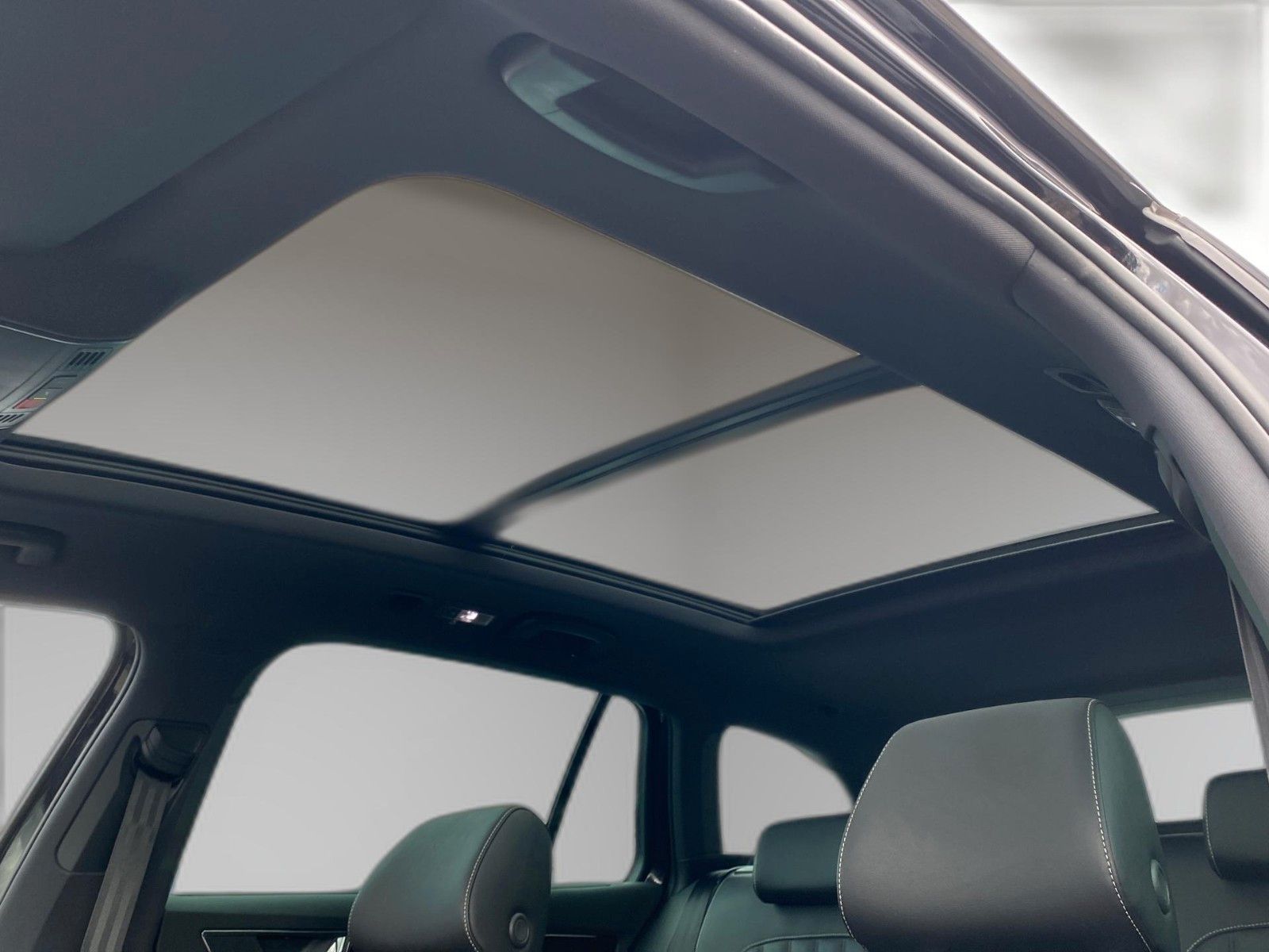 Fahrzeugabbildung SKODA Superb Combi 2.0 TDI DSG L&K *Mega-Ausstattung*