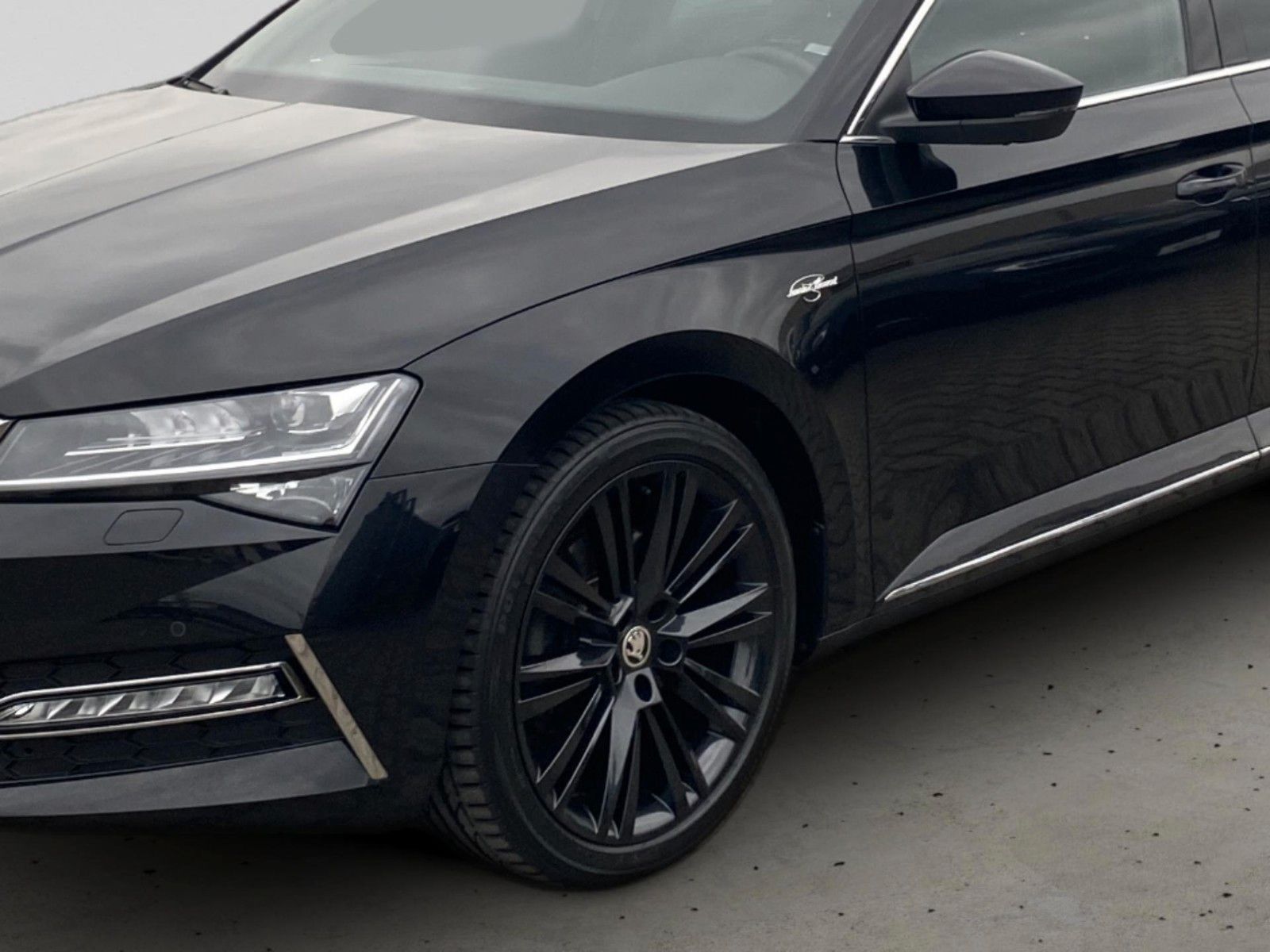 Fahrzeugabbildung SKODA Superb Combi 2.0 TDI DSG L&K *Mega-Ausstattung*