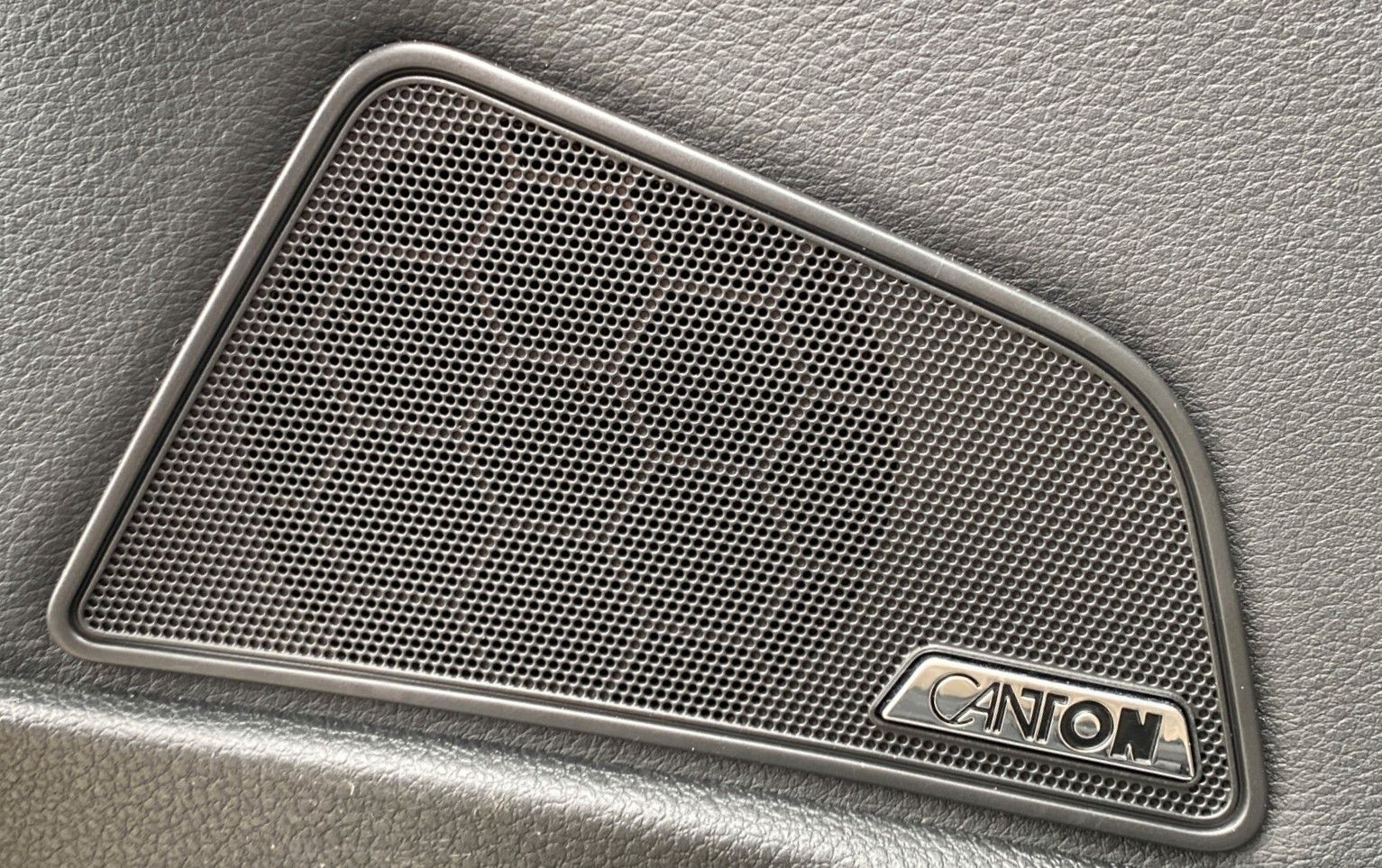 Fahrzeugabbildung SKODA Superb Combi 2.0 TDI DSG L&K *Mega-Ausstattung*