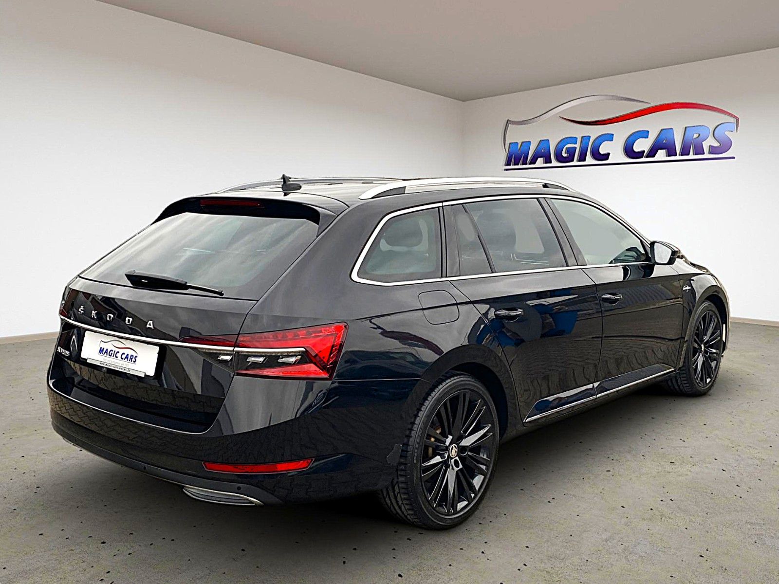 Fahrzeugabbildung SKODA Superb Combi 2.0 TDI DSG L&K *Mega-Ausstattung*